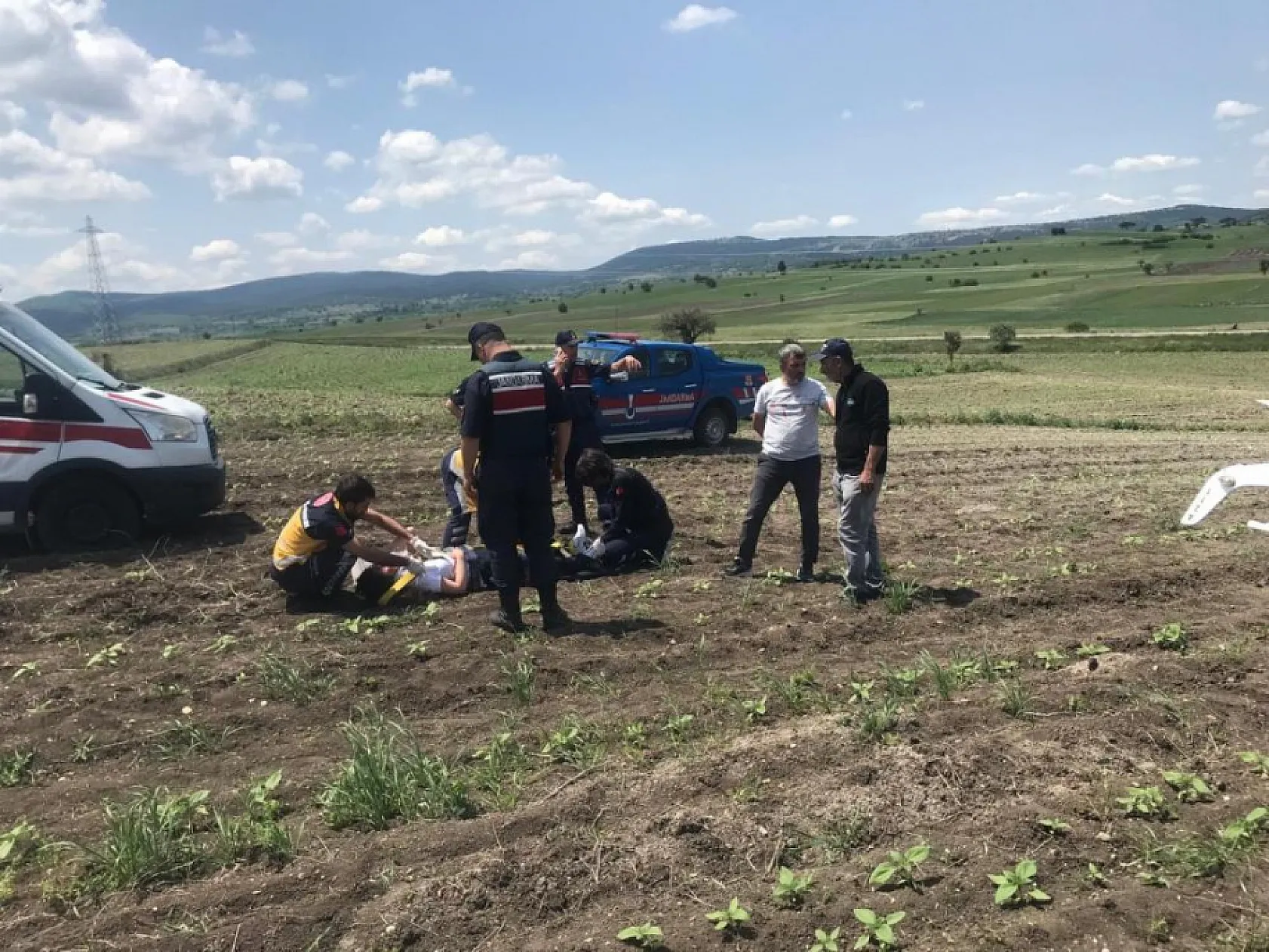 Eğitim uçağı zorunlu iniş yaparken ters döndü: Pilot yaralı