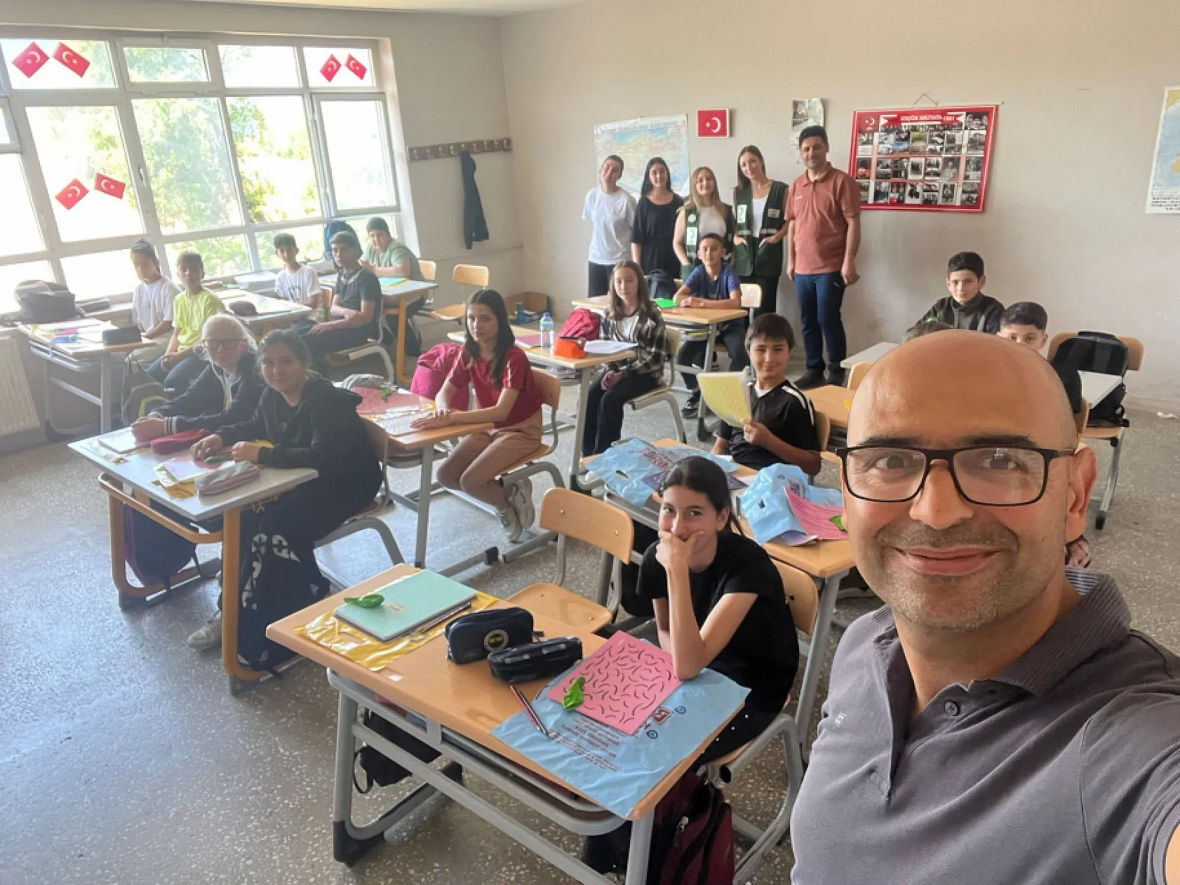 Üniversite öğrencilerinden köy okuluna anlamlı destek