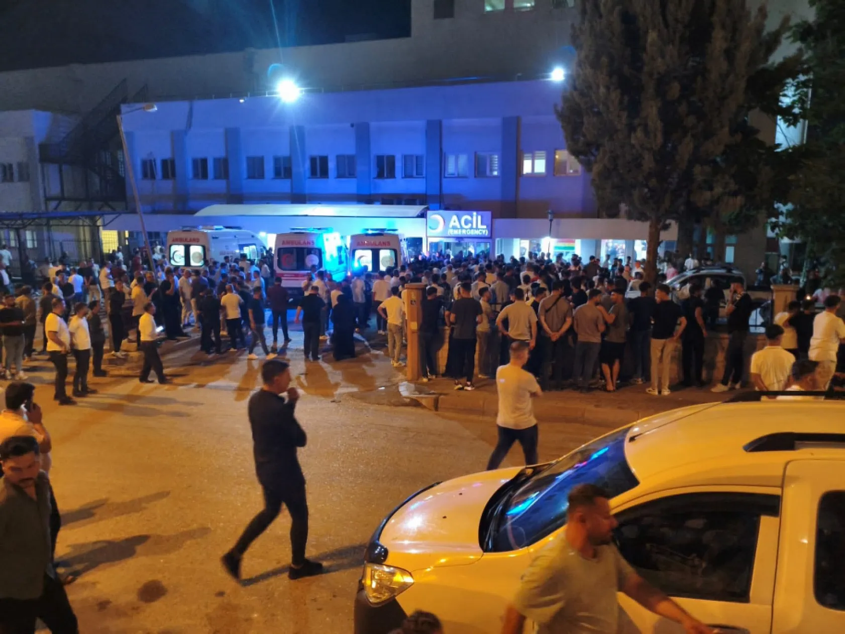 Düğün salonuna silahlı saldırı: 1 ölü, 3 yaralı