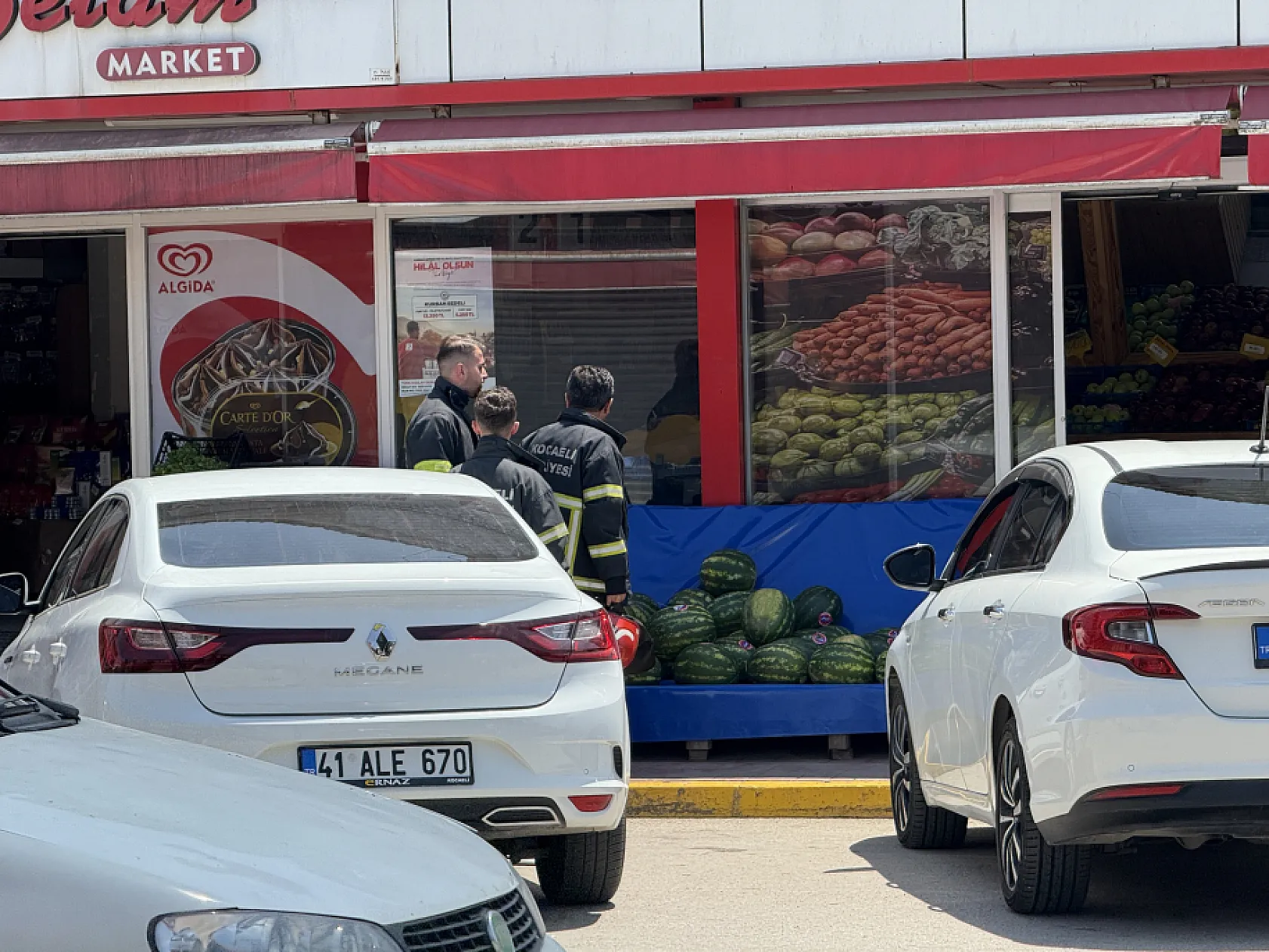 Elini kıyma makinesine kaptıran genç kadının parmakları koptu