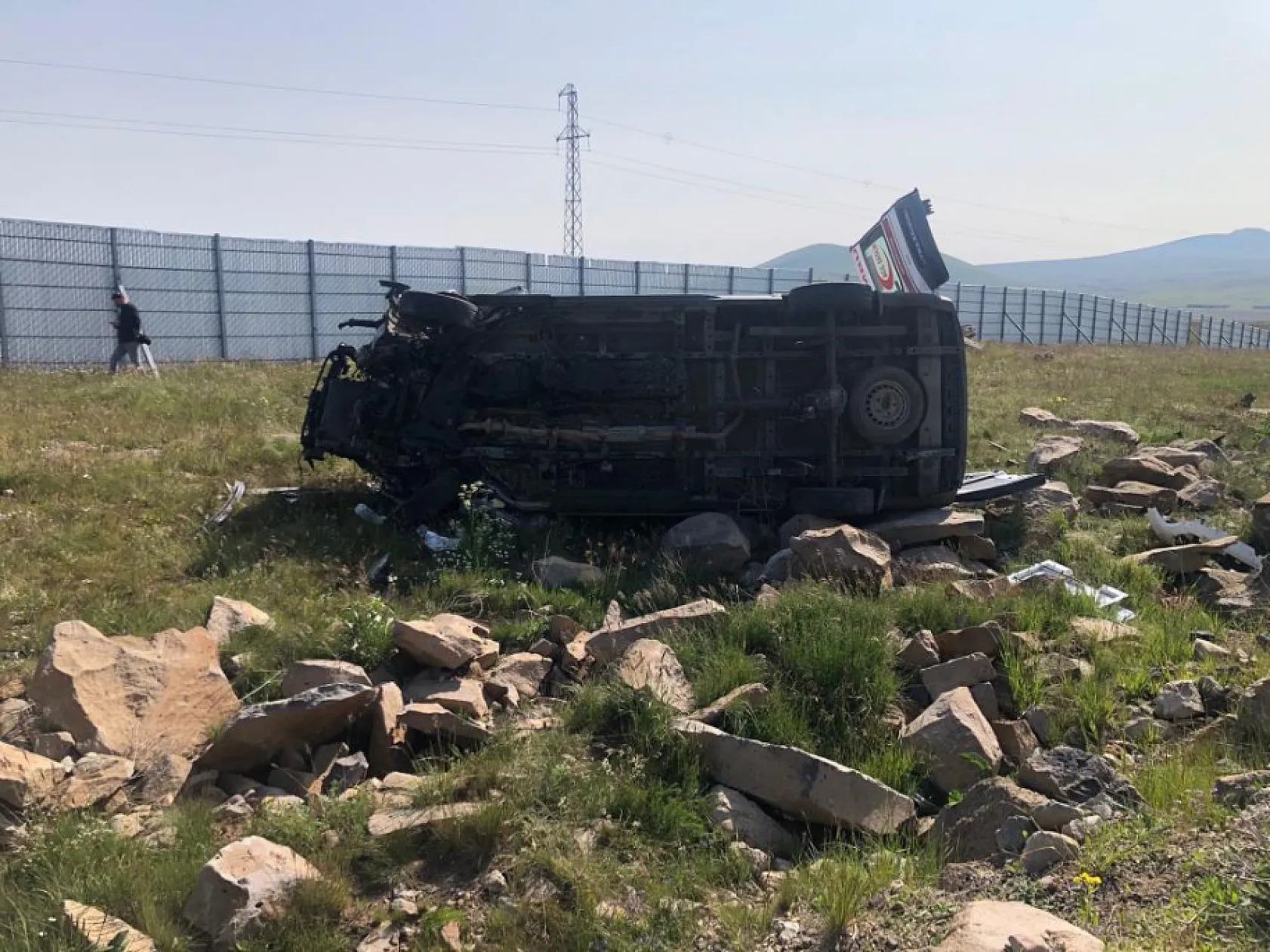 Doktor ve 3 sağlık görevlisi ölümden döndü! Ambulans şarampole yuvarlandı