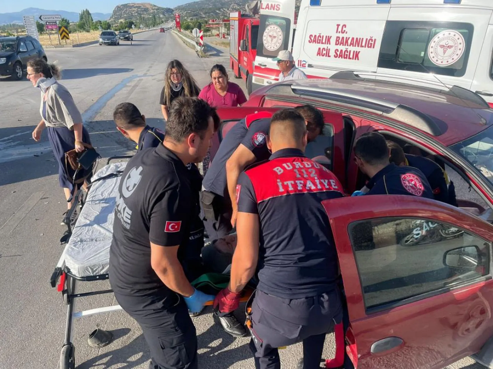 Burdur-Fethiye Yolu'nda feci kaza! 4 kişi hastaneye kaldırıldı