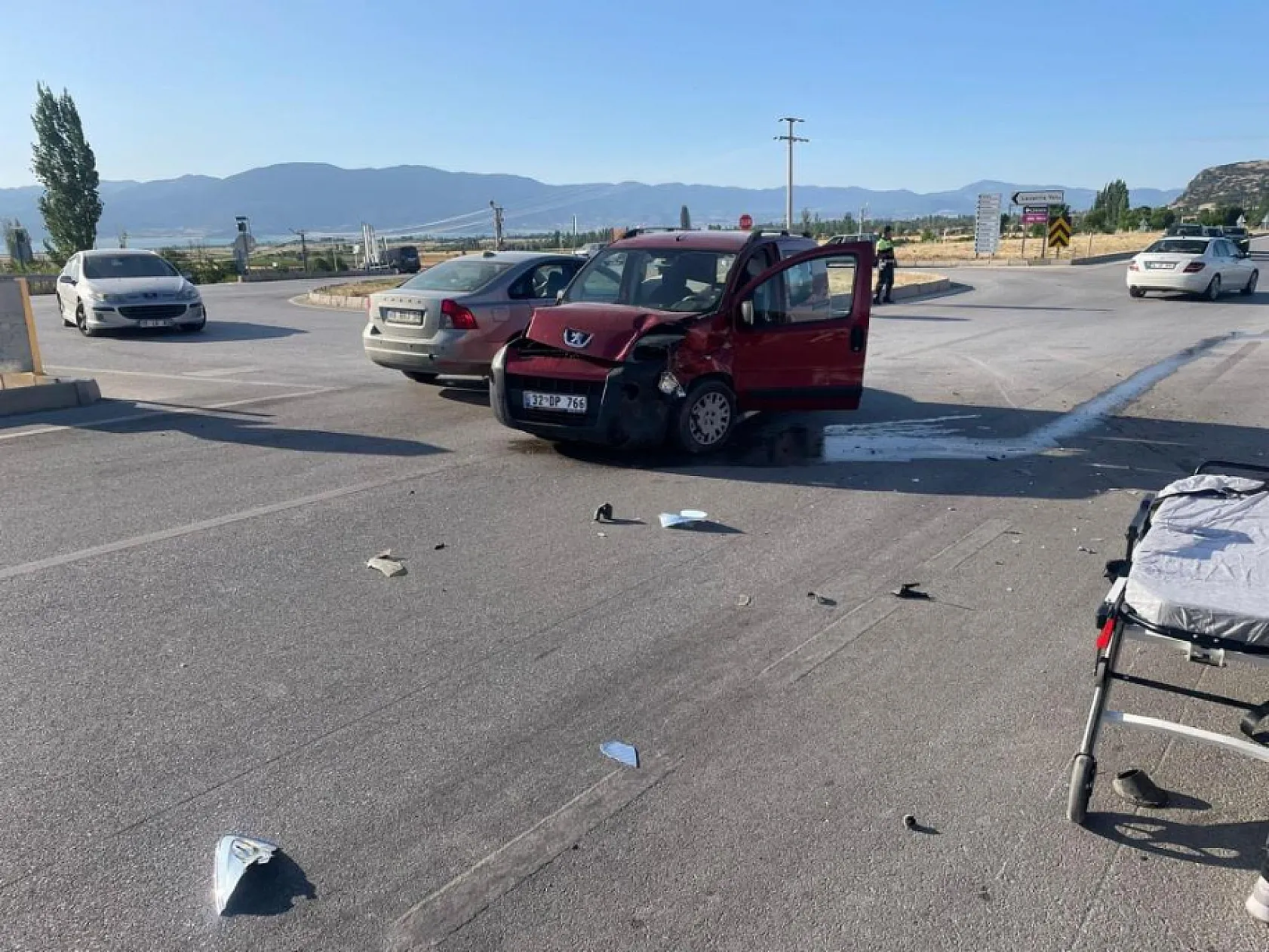 Burdur-Fethiye Yolu'nda feci kaza! 4 kişi hastaneye kaldırıldı