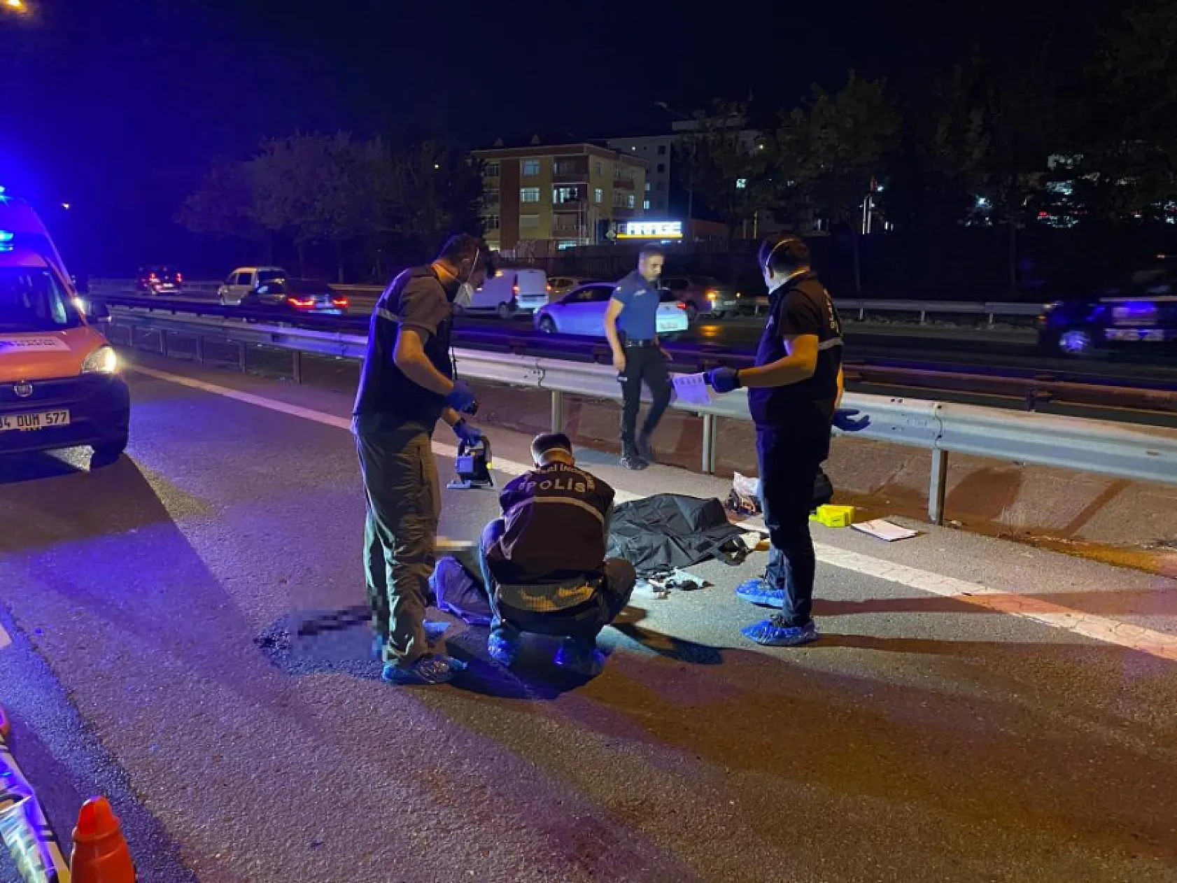 Otoyoldan geçmeye çalışan yaya otomobilin çarpmasıyla can verdi