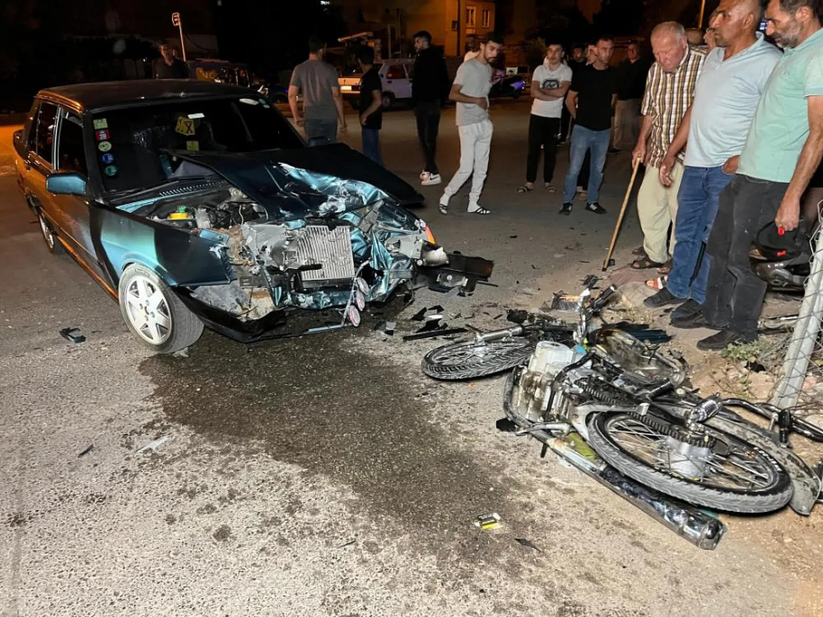 Kavşakta korkunç çarpışma! Motosiklet sürücüsü can verdi