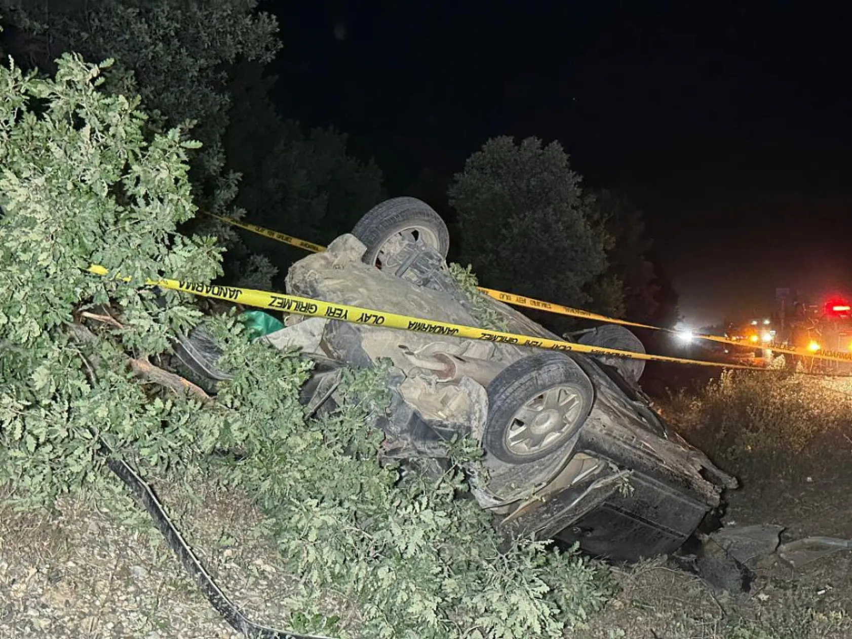 Kontrolden çıkan otomobil şarampole devrildi: 1 ölü, 2 yaralı