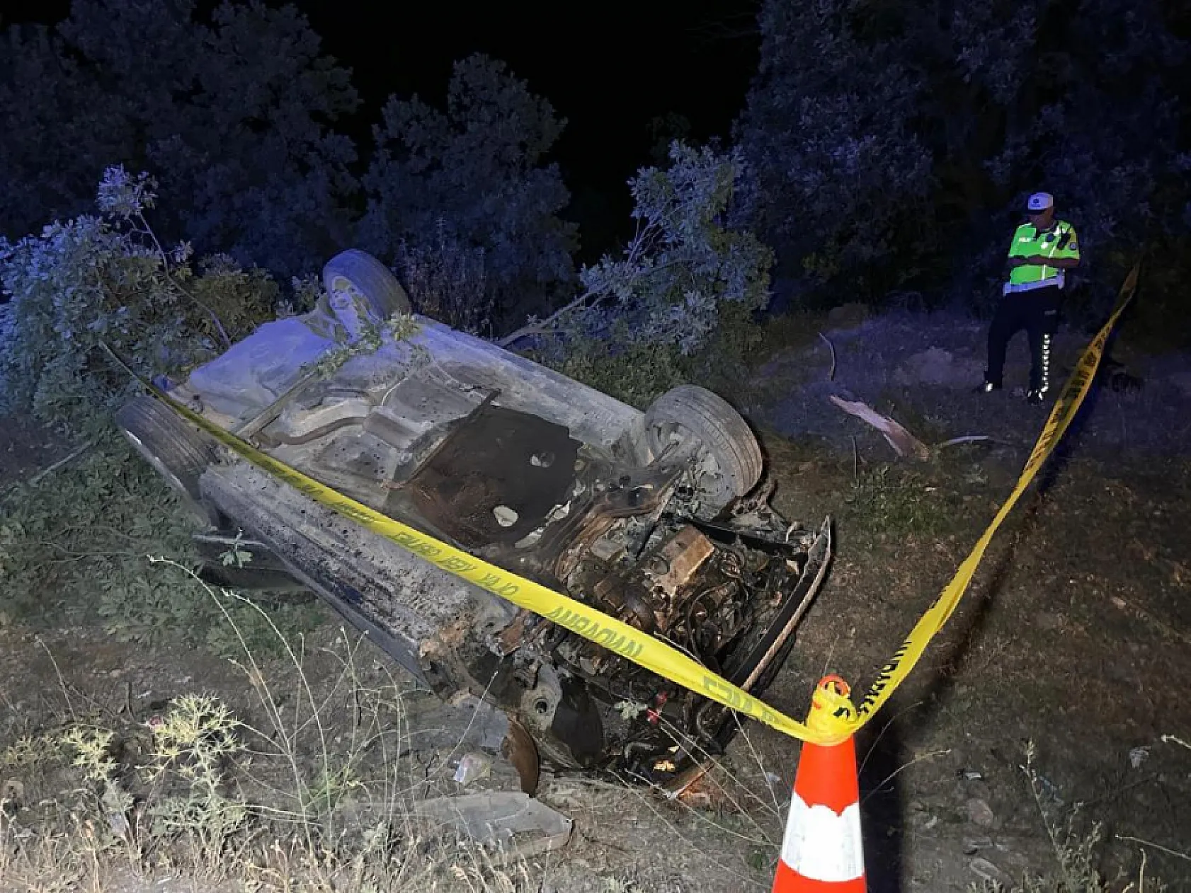 Kontrolden çıkan otomobil şarampole devrildi: 1 ölü, 2 yaralı