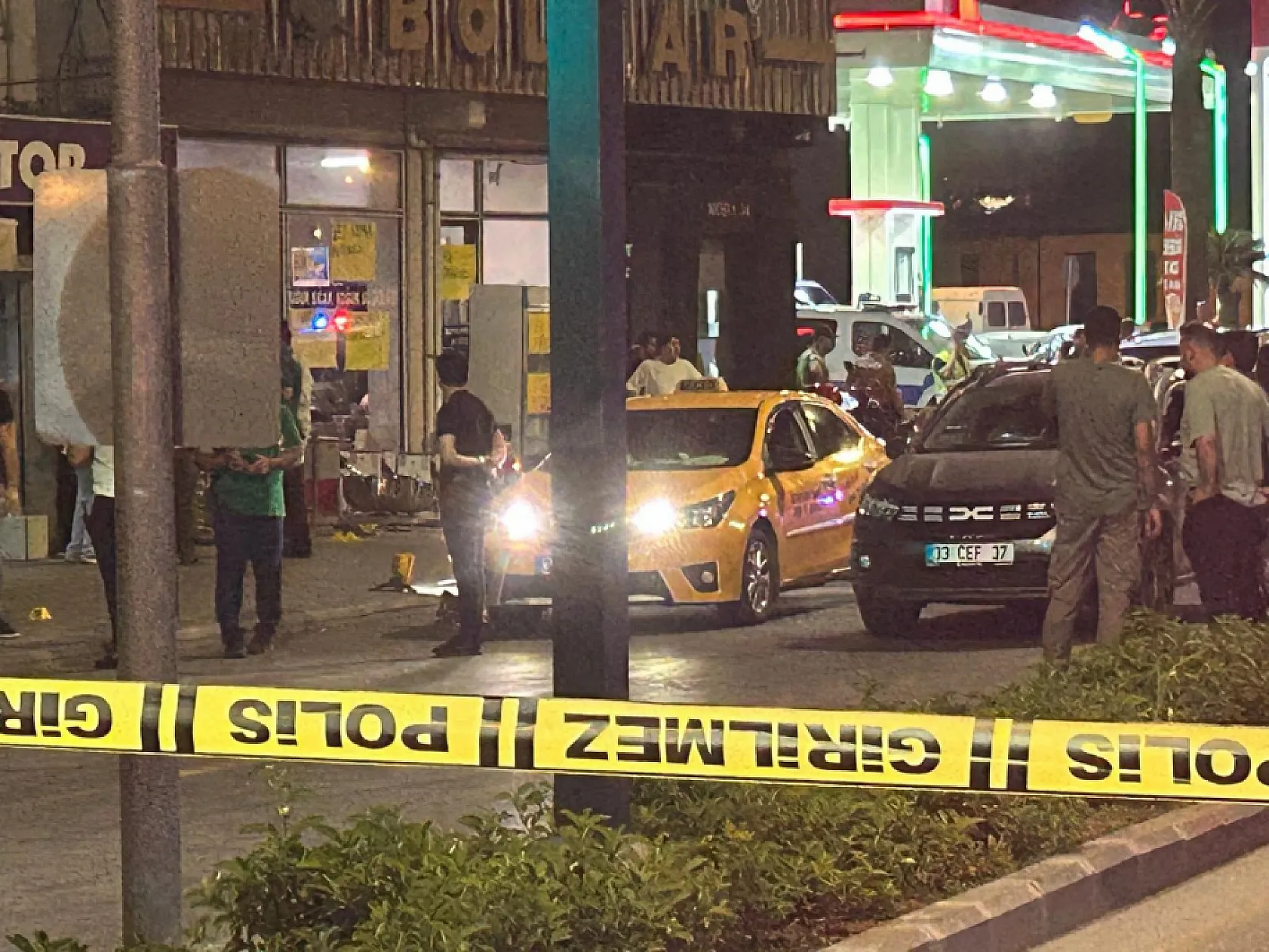Polisle çatışan cinayet zanlısı öldürüldü, 1 polis yaralandı
