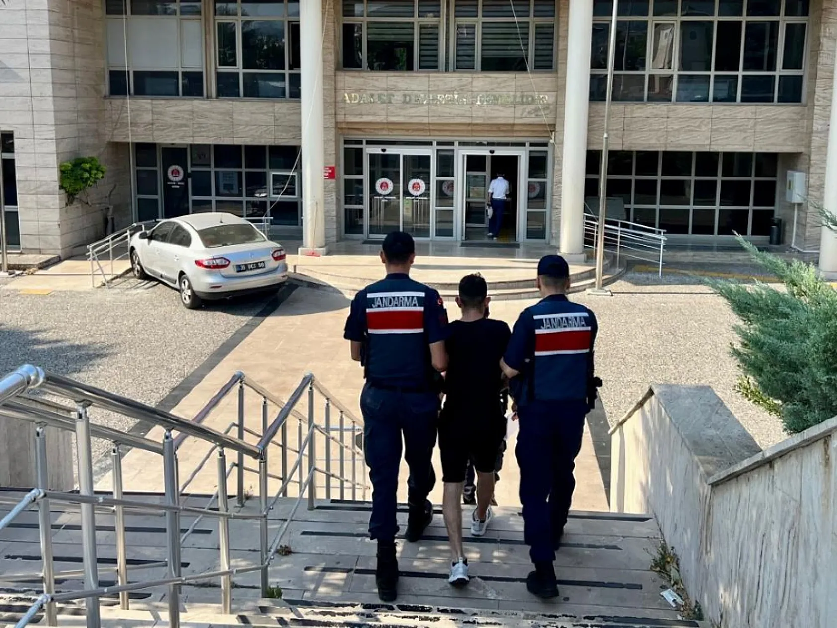 Muğla'da 'Kişiyi hürriyetinden yoksun kılma' suçundan aranan hükümlü yakalandı