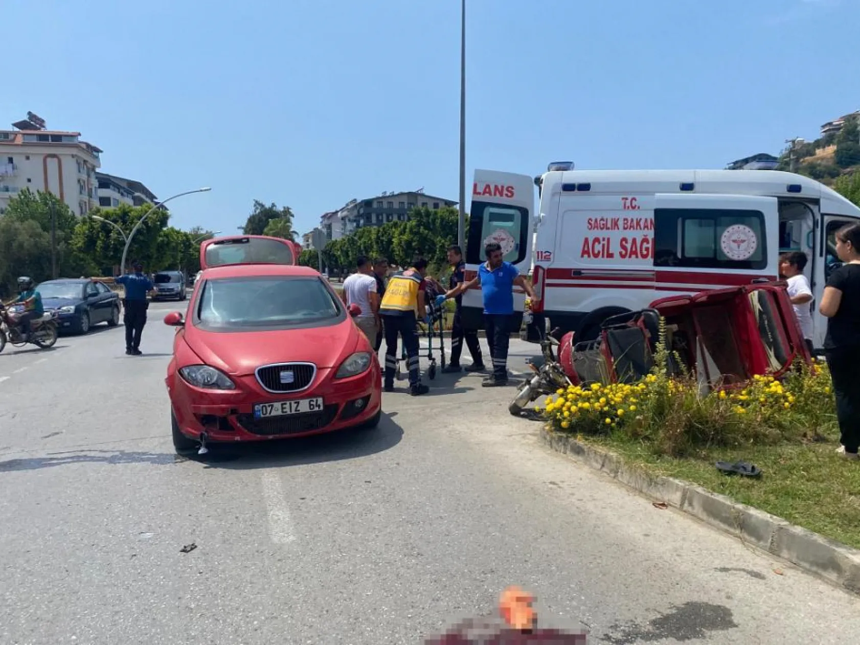Kazada baba oğul hastanelik oldu