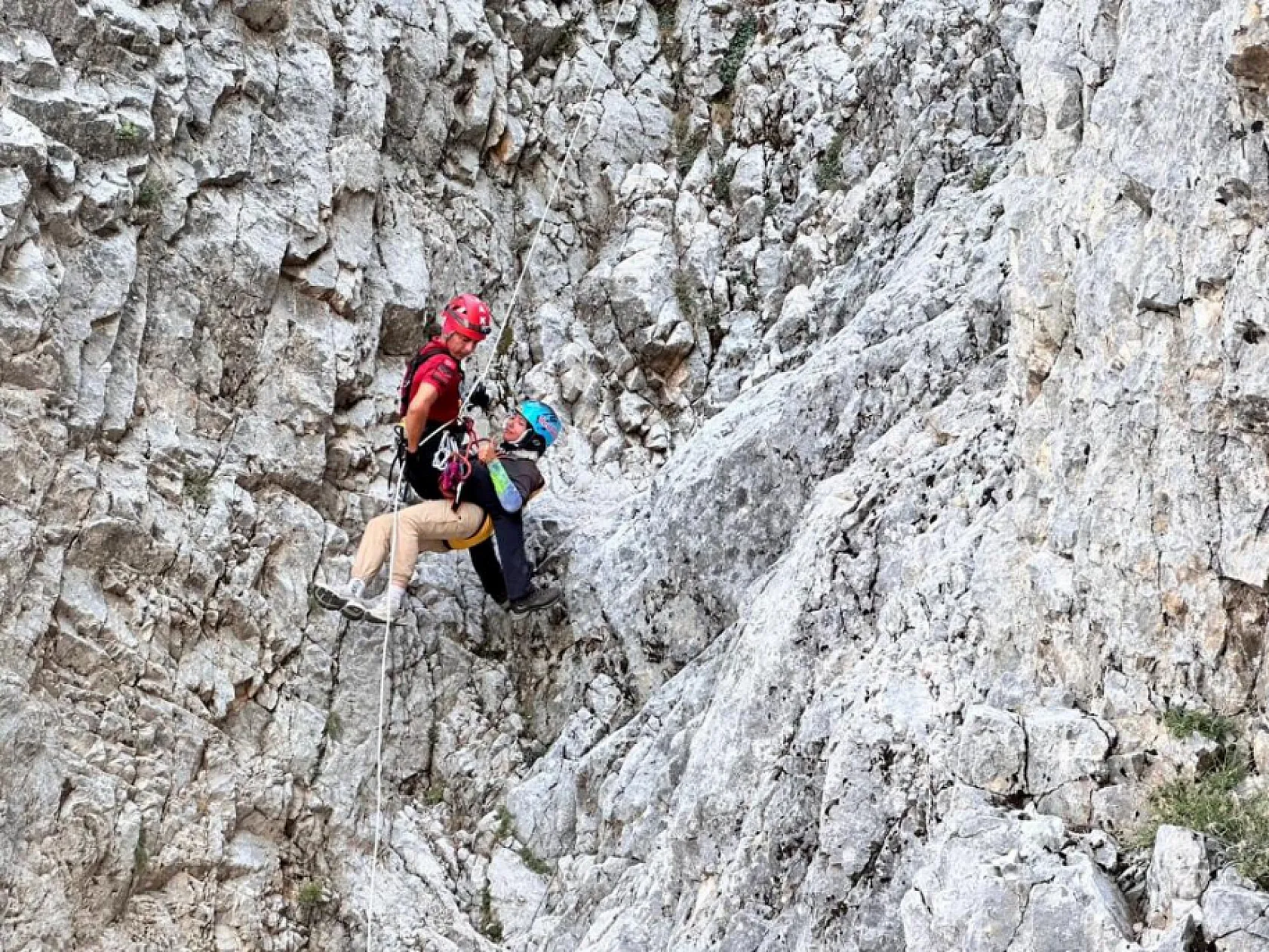 Fethiye'de Yamaç Paraşütü Kazası: Pilot ve Yolcusu 3 Saatte Kurtarıldı