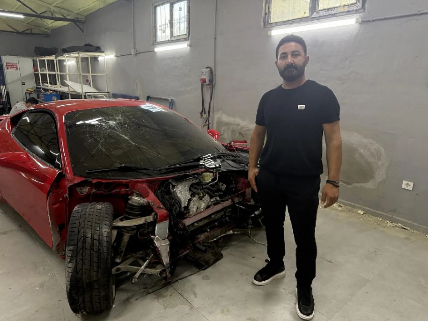 17 milyon liralık Ferrari kazasını yapan usta yaşananları anlattı