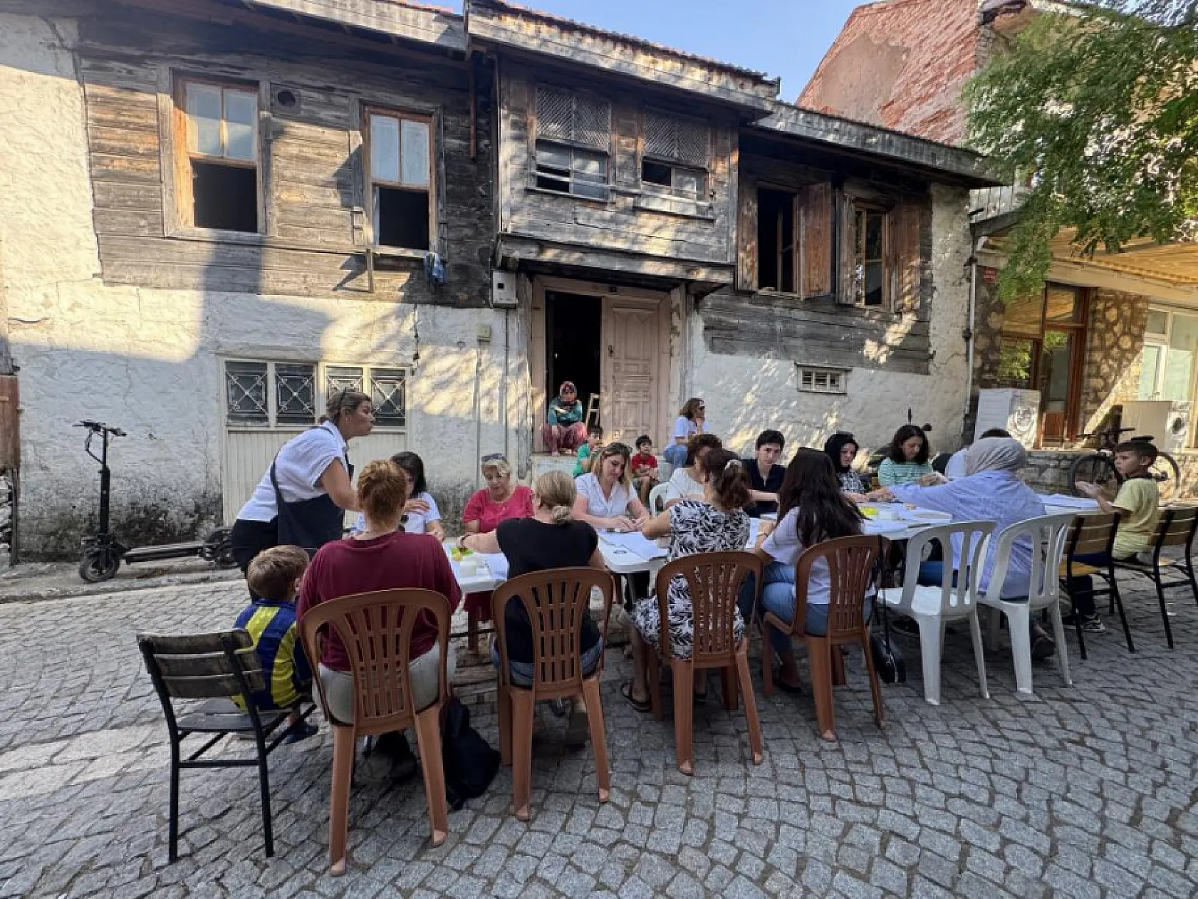 Hayallerini ata toprağında açtığı seramik atölyesiyle gerçekleştirdi