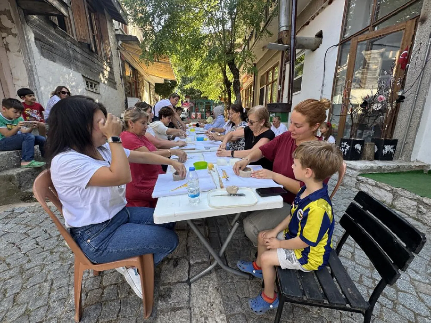 Hayallerini ata toprağında açtığı seramik atölyesiyle gerçekleştirdi