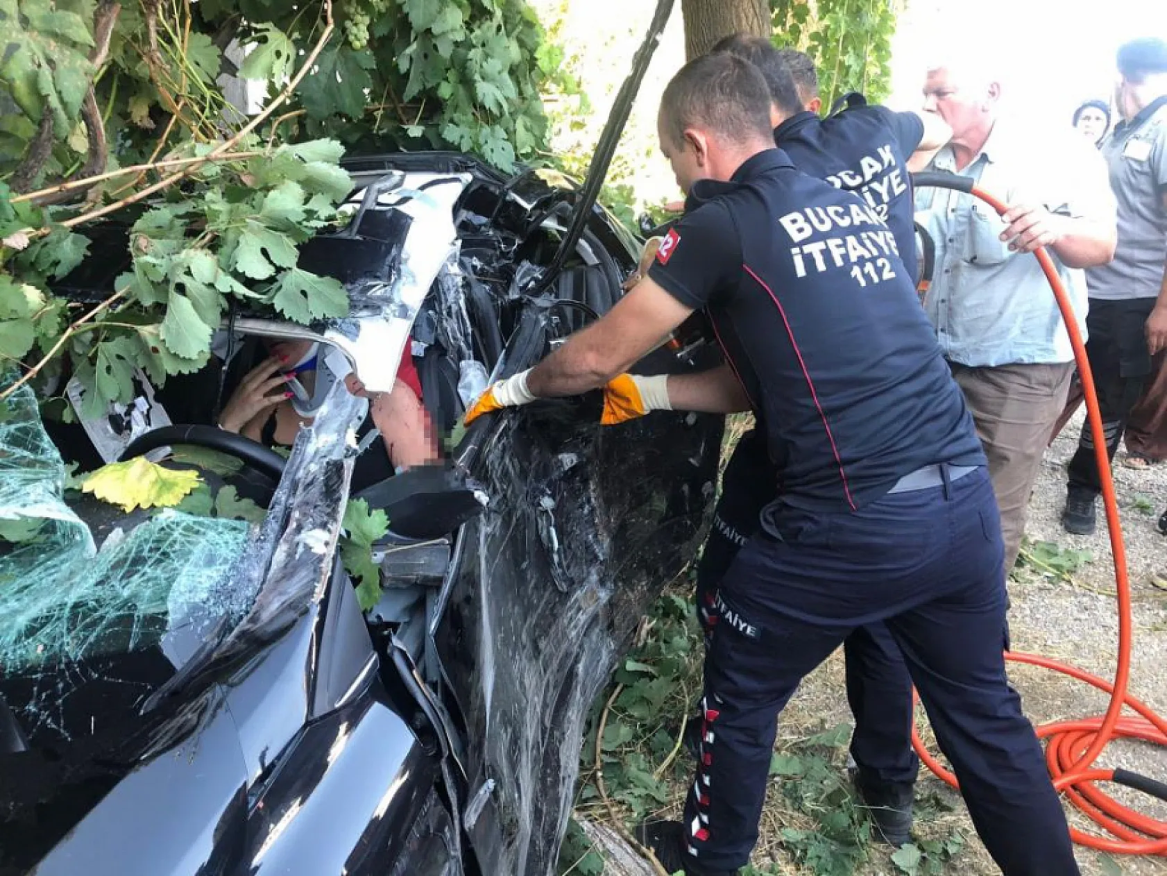 Burdur-Antalya Karayolu'nda traktör otomobille çarpıştı: 4 yaralı