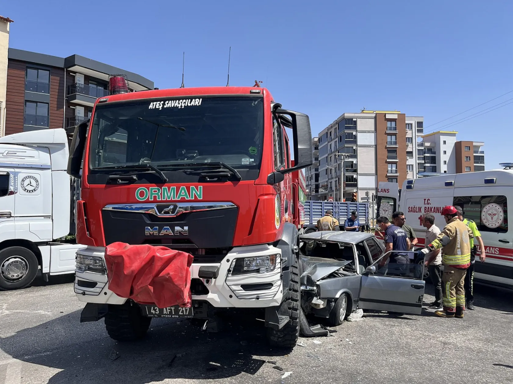 Orman arazözü ile otomobil kavşakta çarpıştı: 1 yaralı