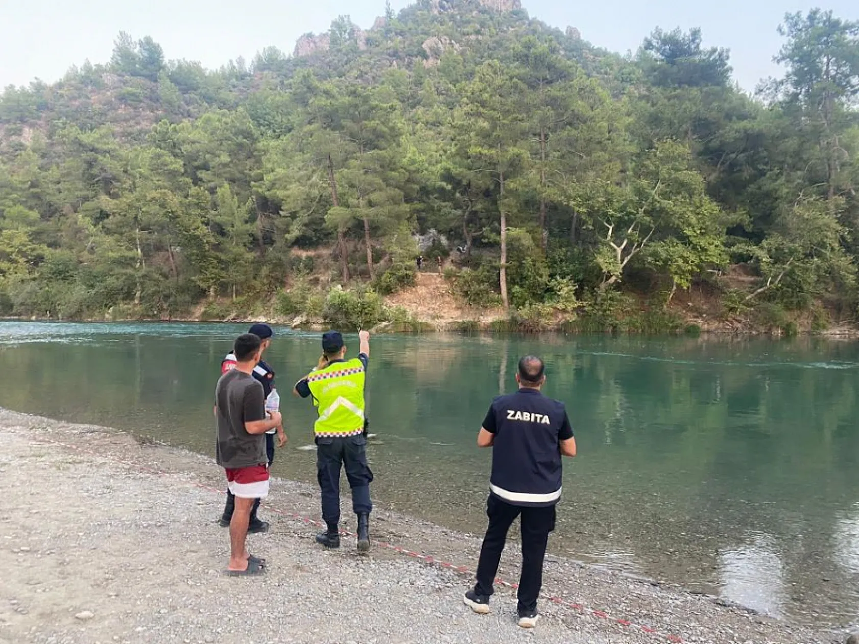 Kurtarma çabaları sonuç vermedi, arkadaşlarının gözleri önünde hayatını kaybetti