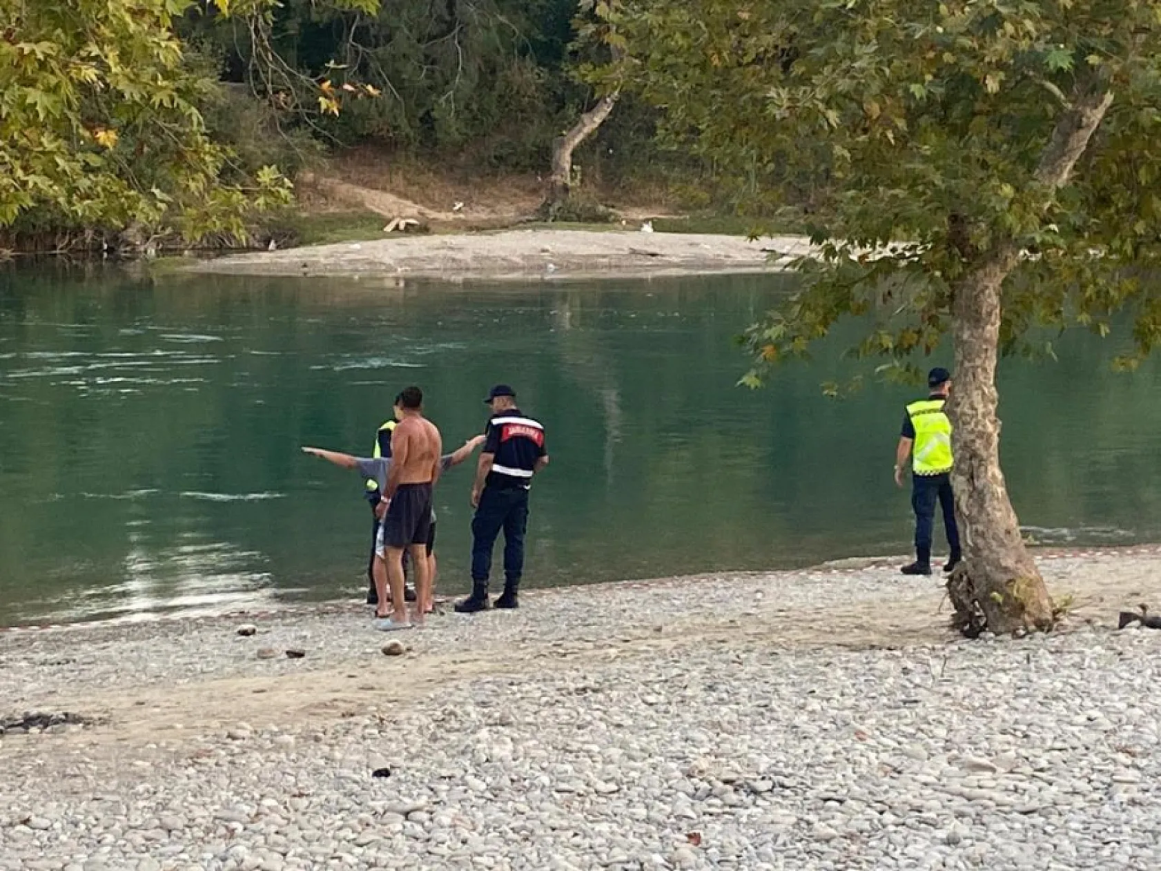 Kurtarma çabaları sonuç vermedi, arkadaşlarının gözleri önünde hayatını kaybetti