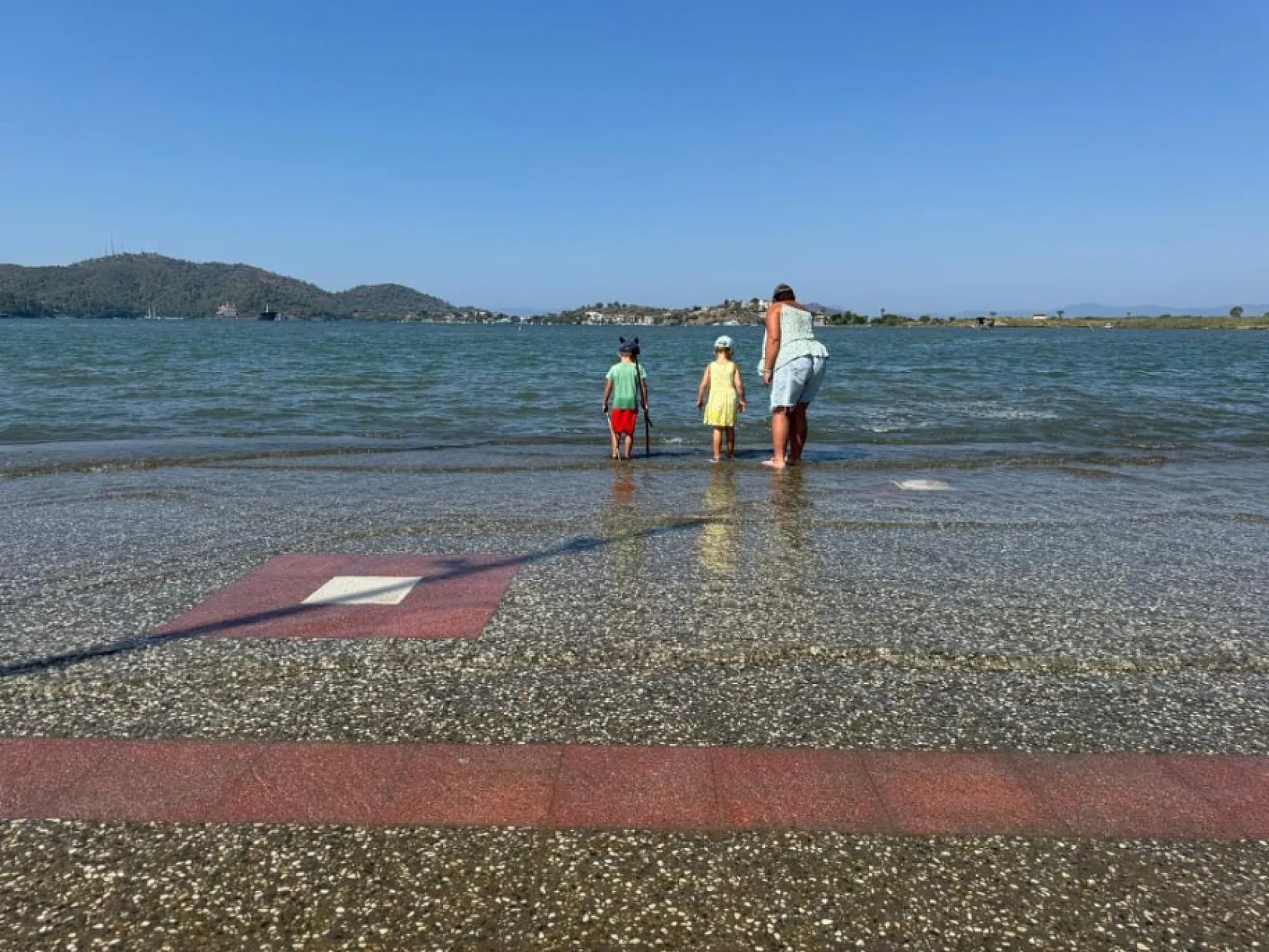 Fethiye'de gelgit nedeniyle deniz suyu yükseldi