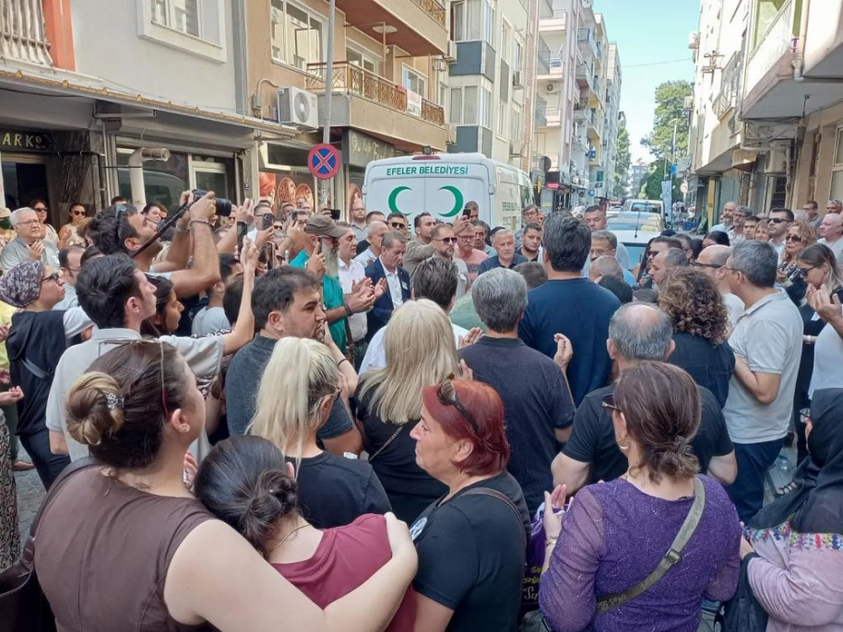 Aydın'da gazeteci Yazıcı'yı meslektaşları son yolculuğuna uğurladı