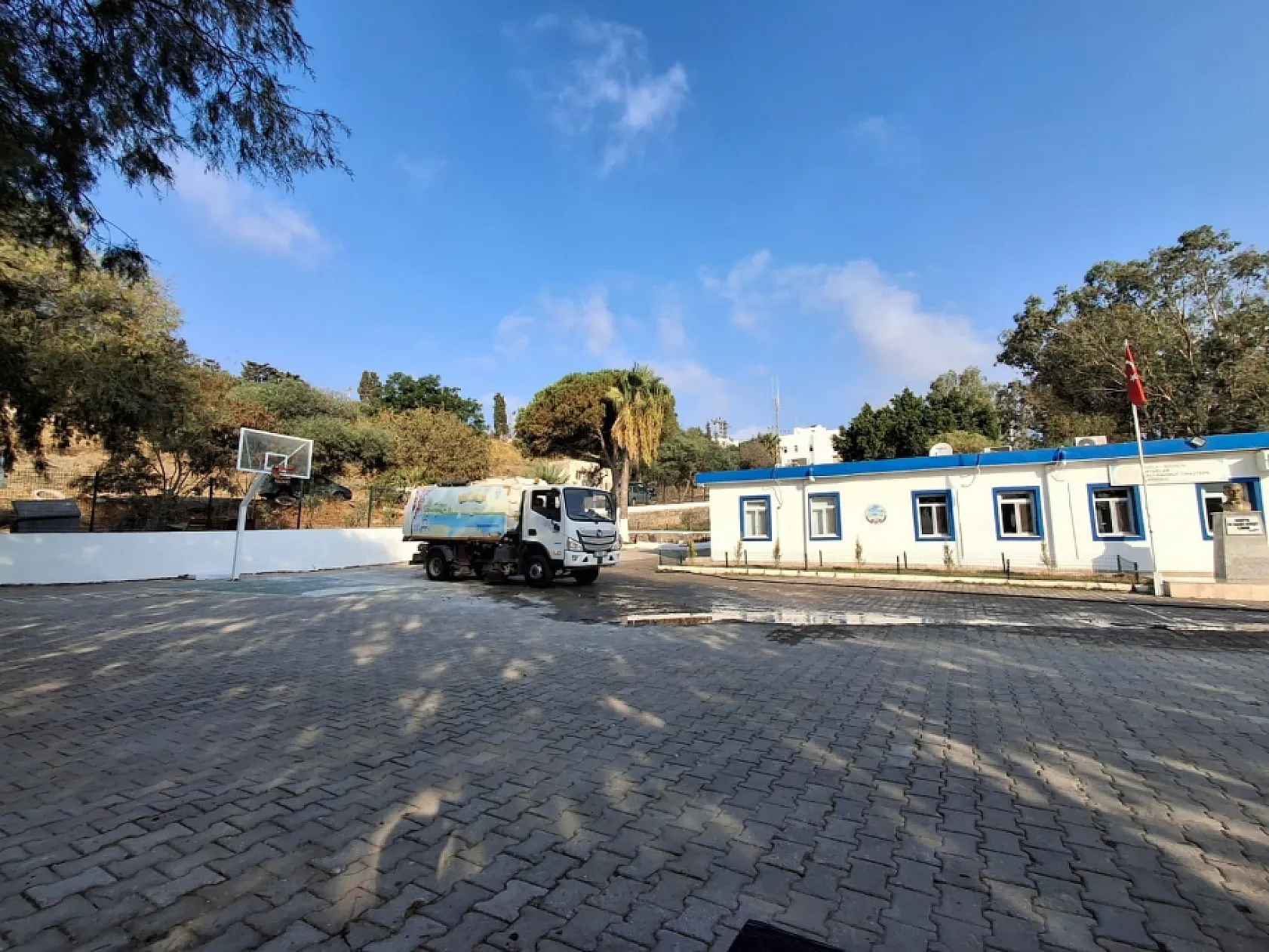 Bodrum Belediyesi okullara destek vermeye devam ediyor