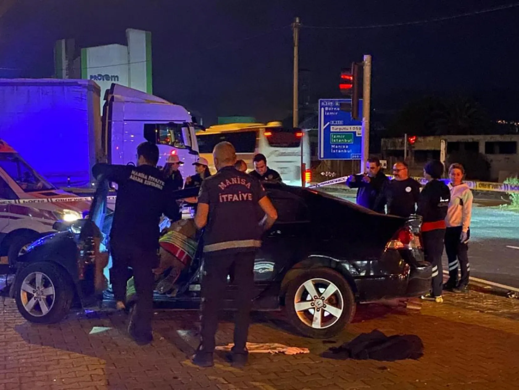 İzmir-Ankara Karayolu'nda Feci Kaza: 1 Ölü, 3 Yaralı