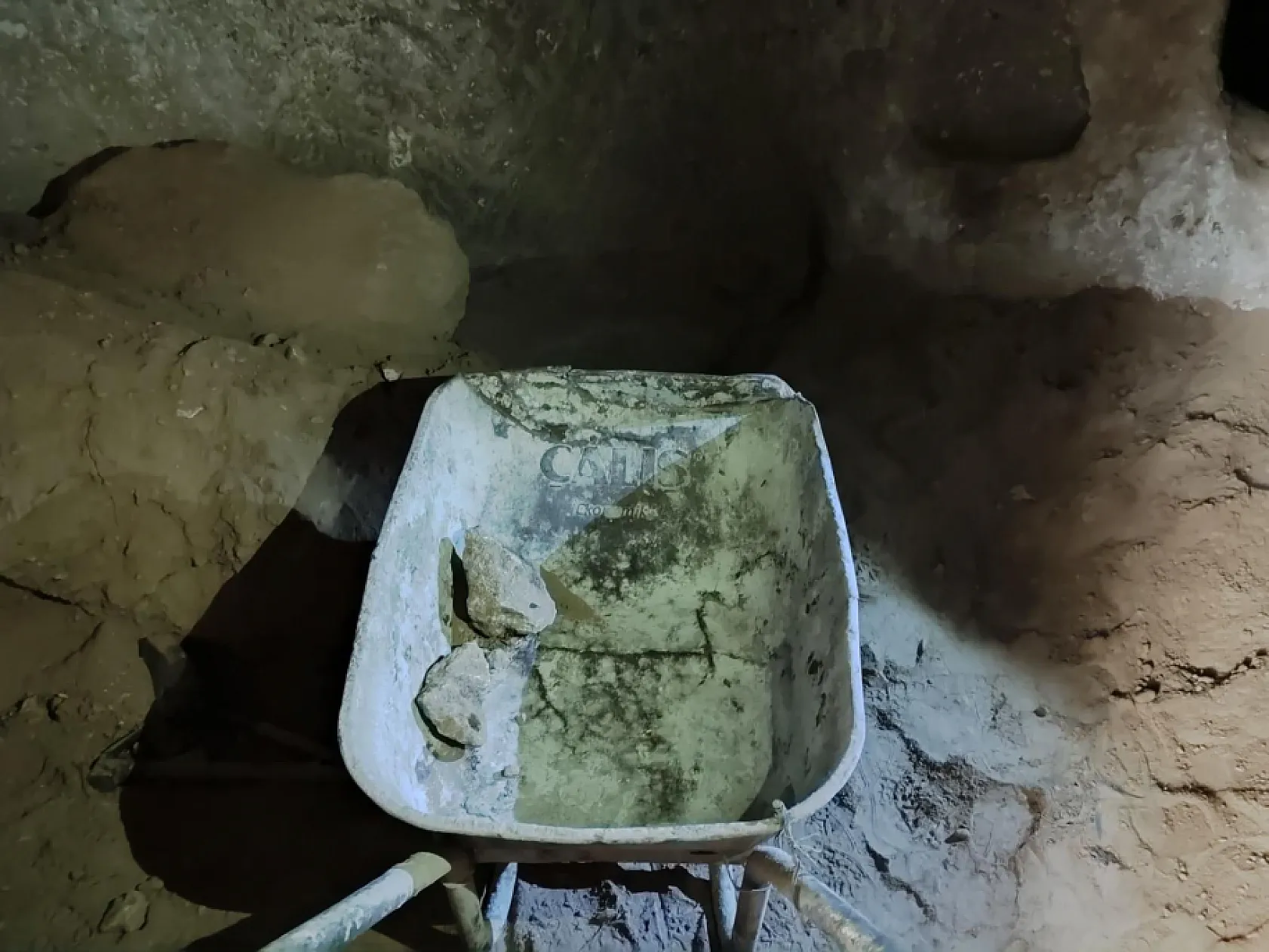 Kaçak kazıda yeraltı şehri çıktı