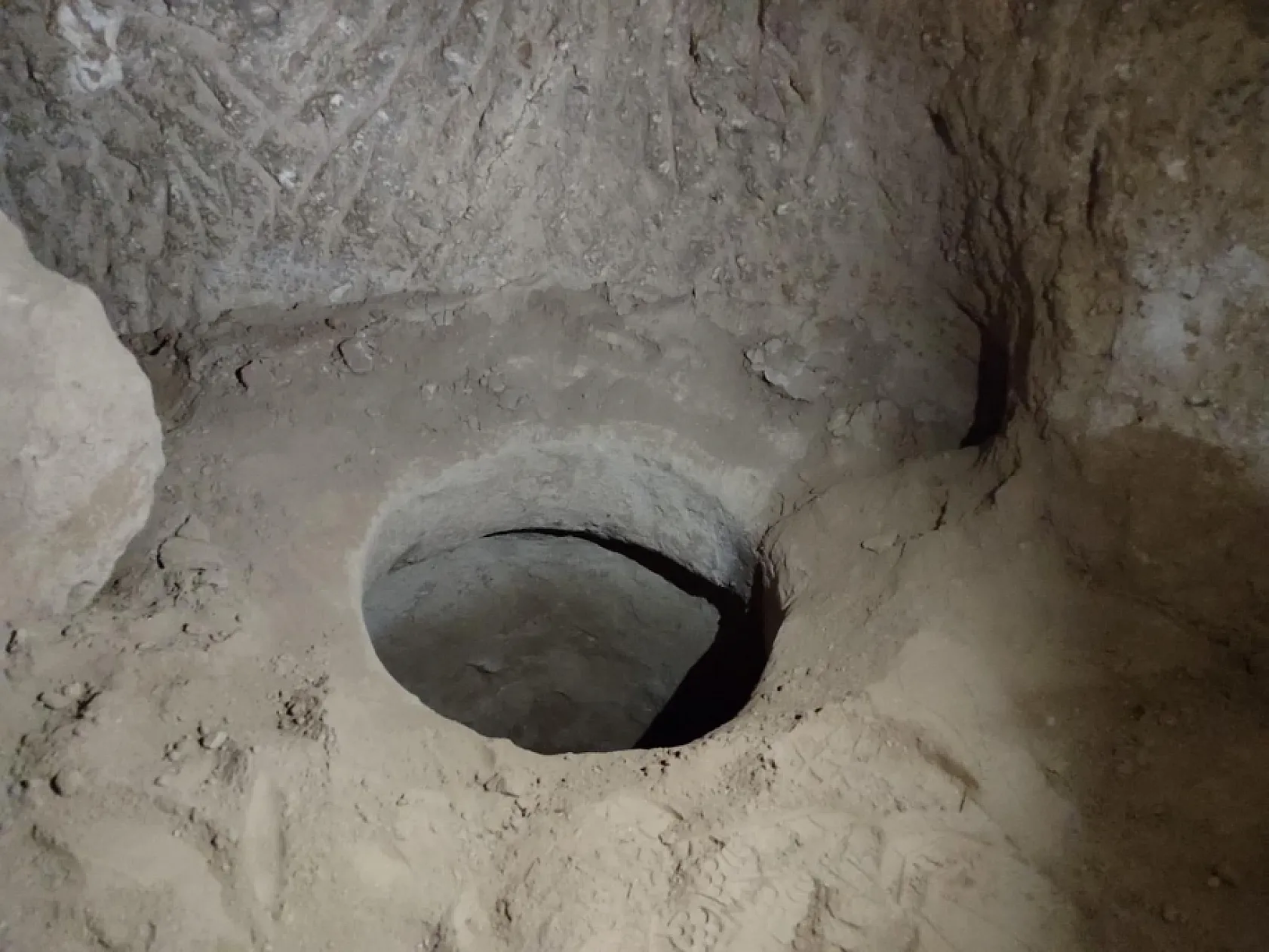 Kaçak kazıda yeraltı şehri çıktı