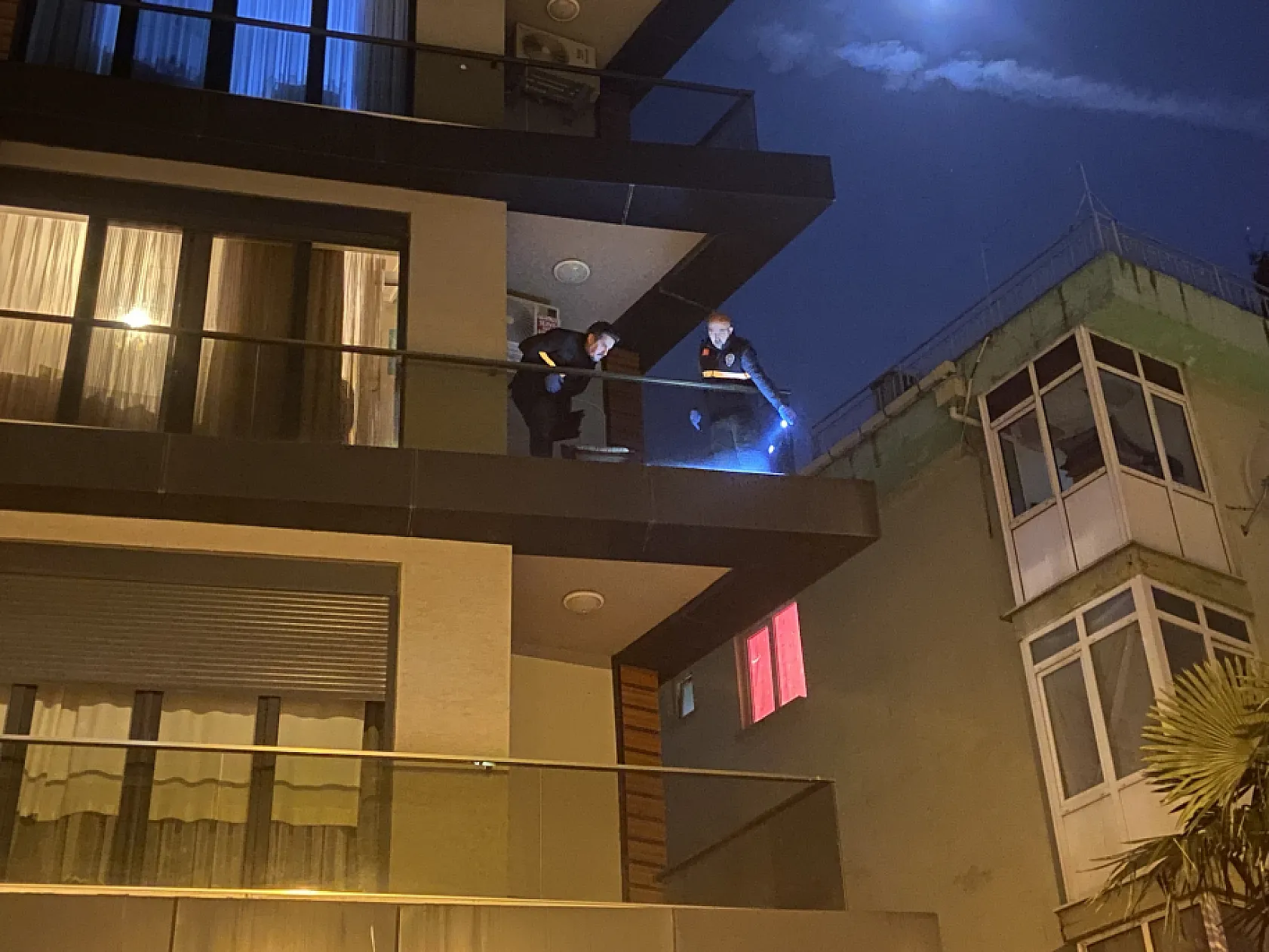 Yaşlı adam balkondan düşerek hayatını kaybetti