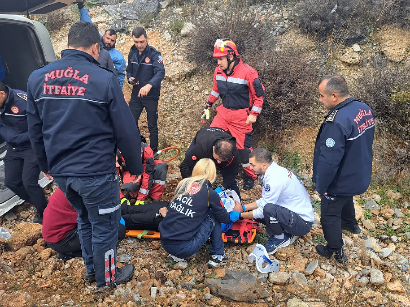 Menteşe'de' yolcu minibüsü devrildi: 13 yaralı