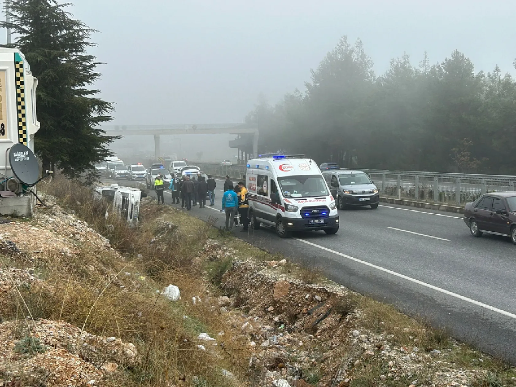 Menteşe'de' yolcu minibüsü devrildi: 13 yaralı