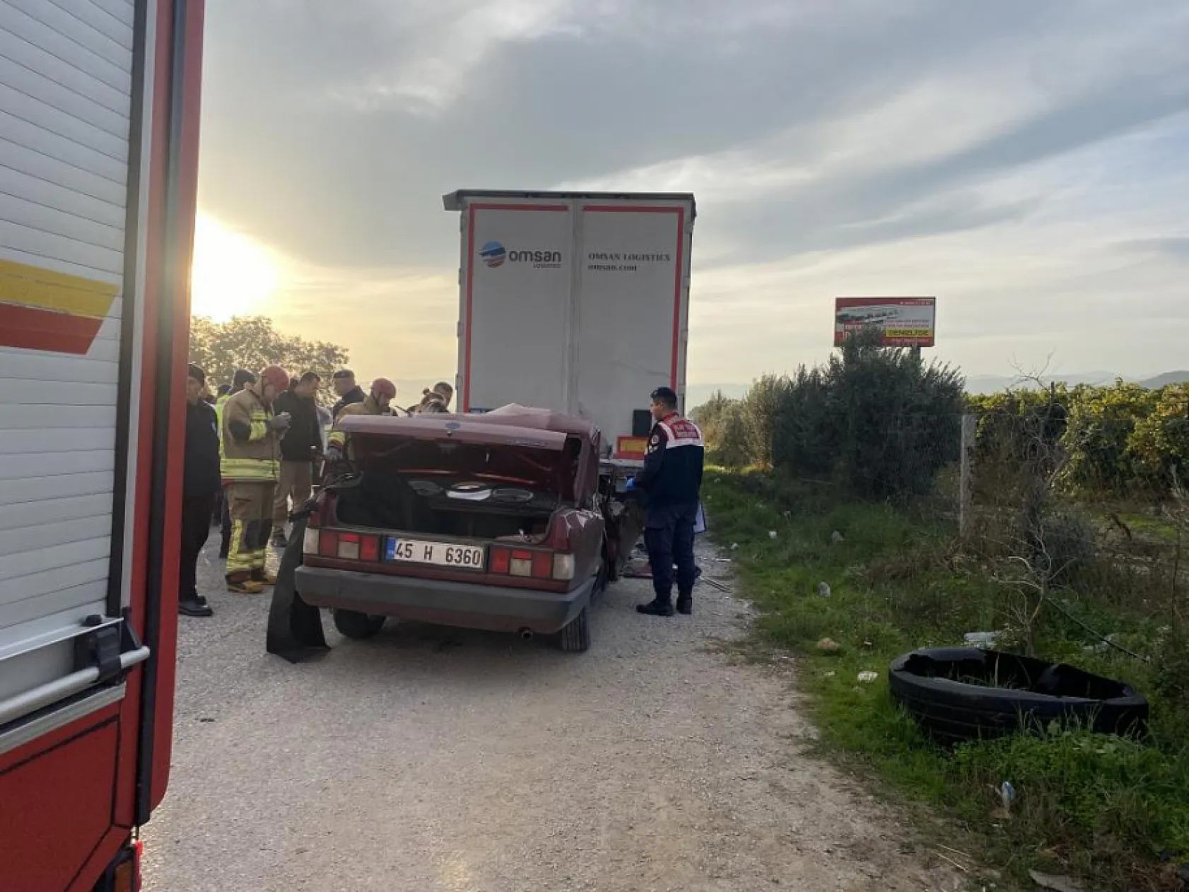 Park Halindeki Tıra Çarpan Otomobil Sürücüsü Hayatını Kaybetti