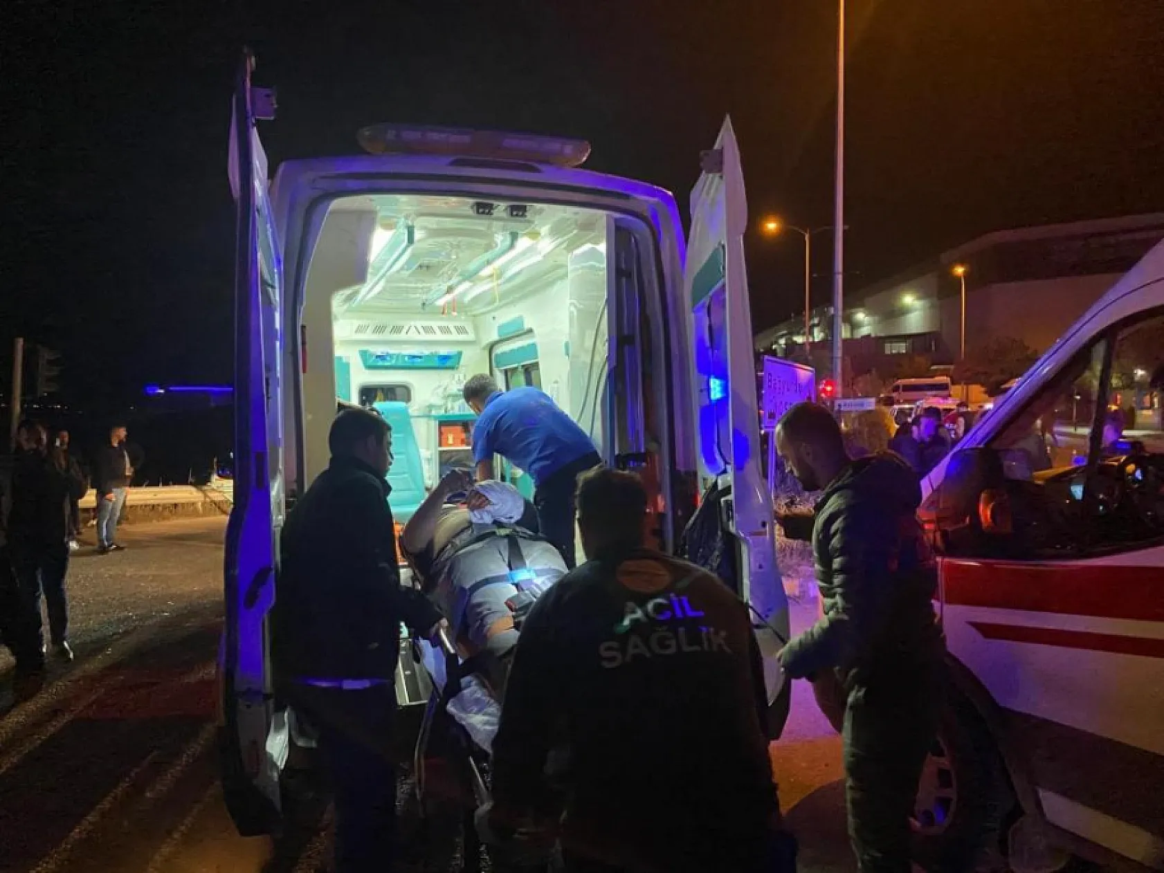 İşçi servisleri çarpıştı: 15 yaralı