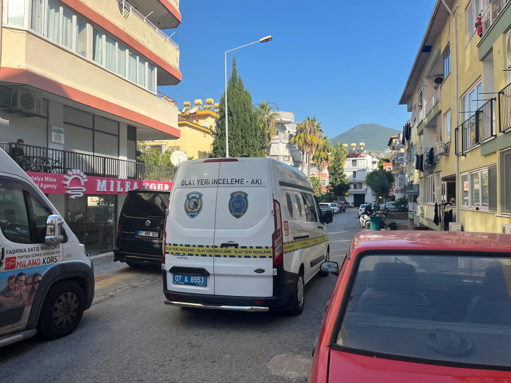 Apartmanın giriş katında çıkan yangın korkuttu