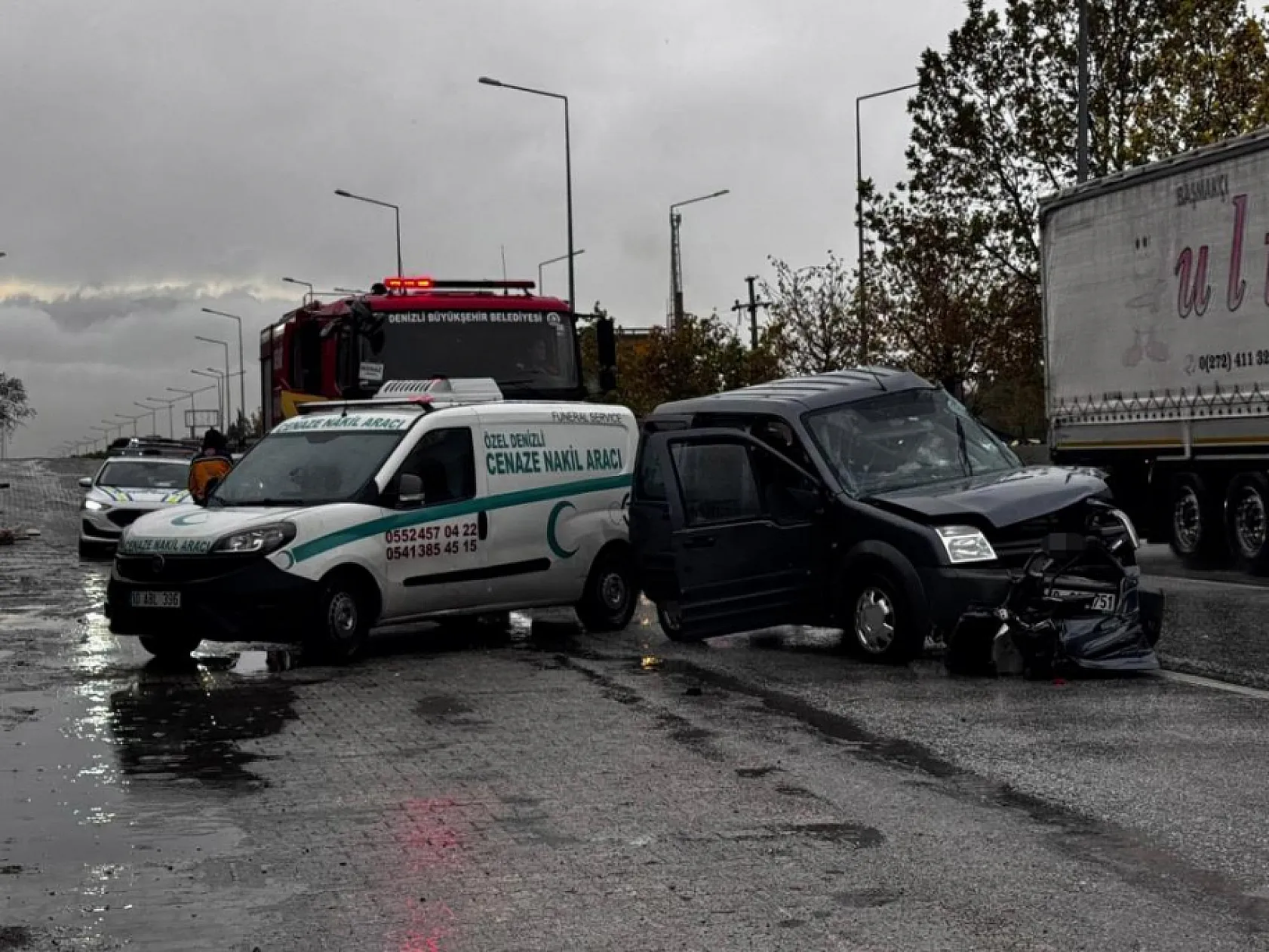 Kamyonun çarptığı hafif ticari araç 50 metre savruldu: 1 ölü, 2 yaralı