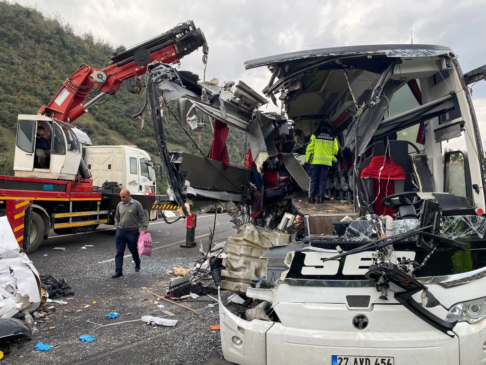 Osmaniye'de yolcu otobüsü tıra çarptı: 7 ölü, 11 yaralı