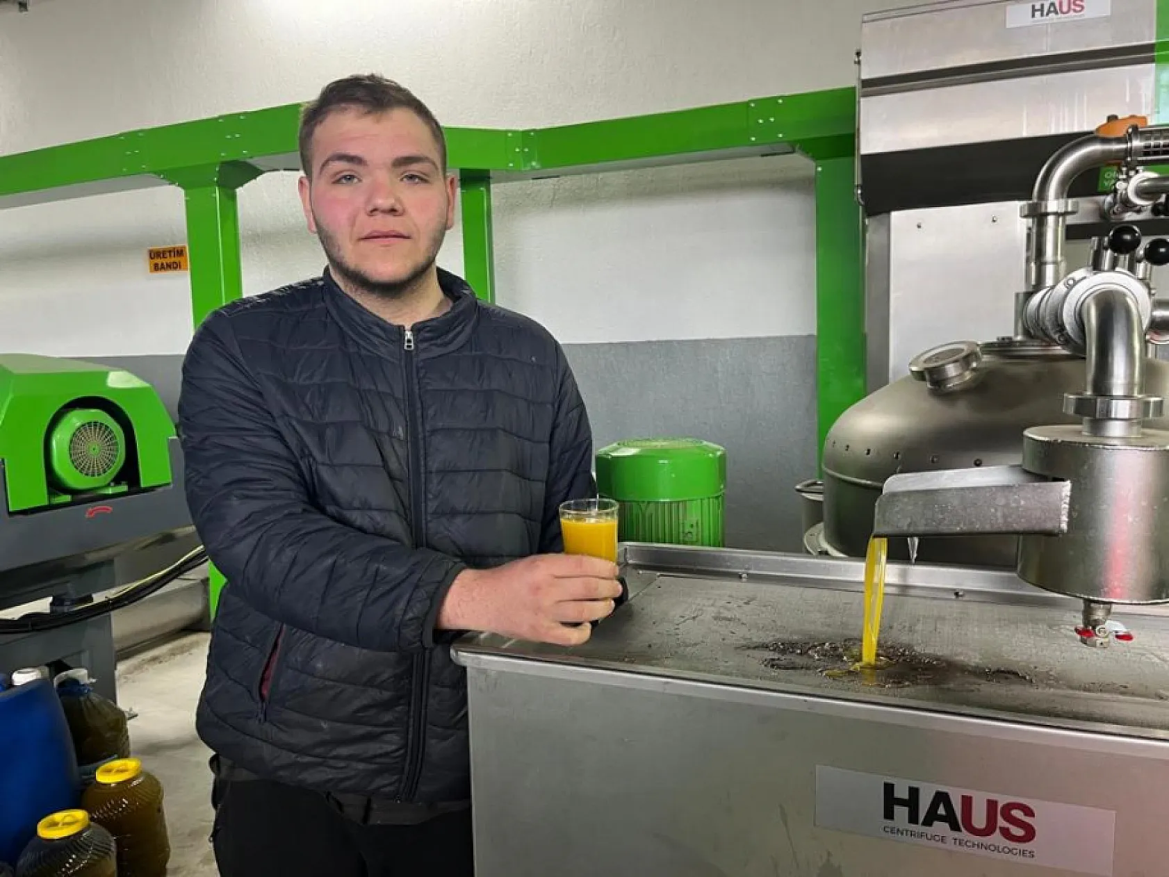 Kara meyve altın sıvıya dönüşüyor