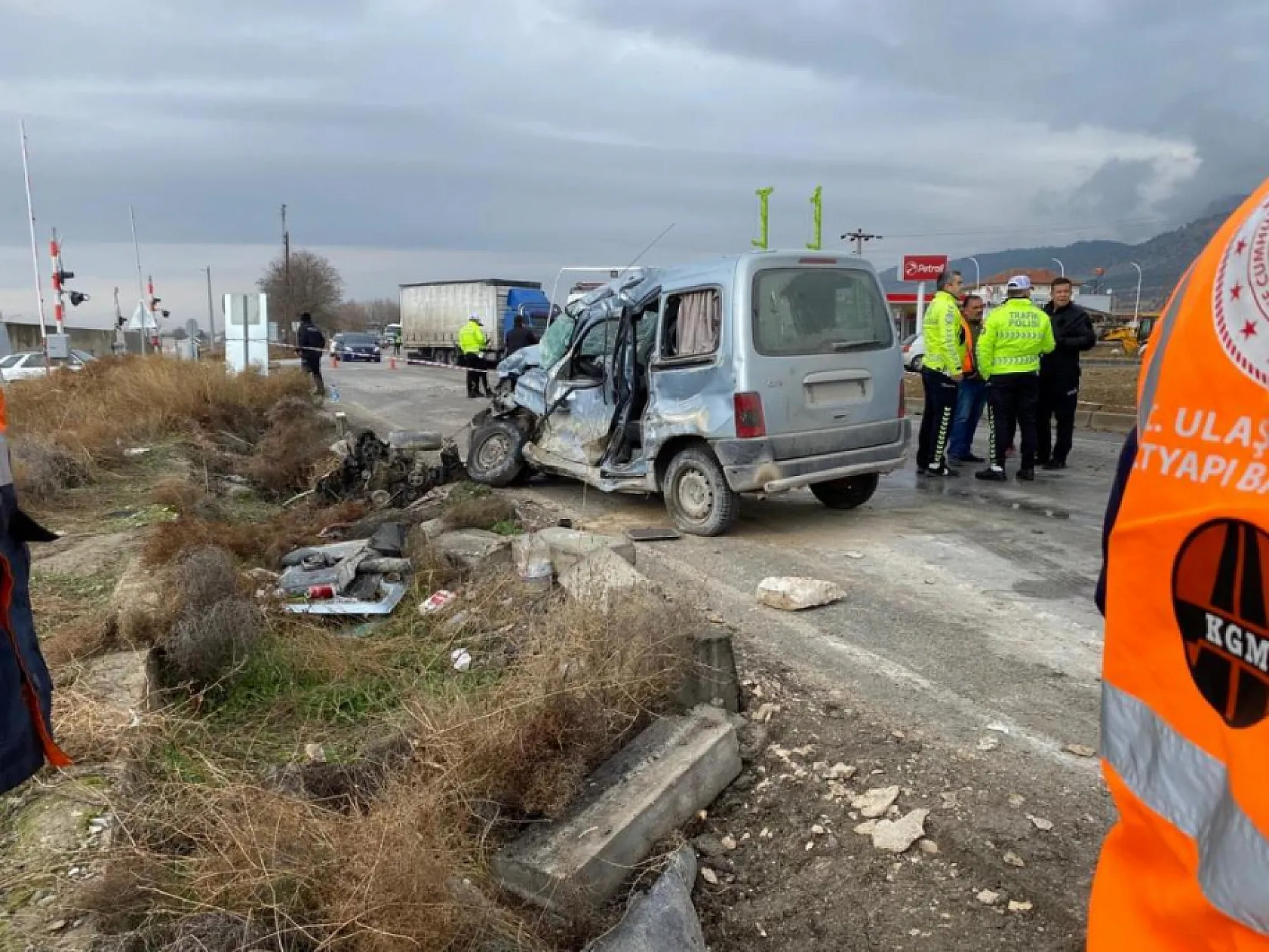 Mermer Yüklü Tırla Çarpışan Otomobilin Sürücüsü Hayatını Kaybetti