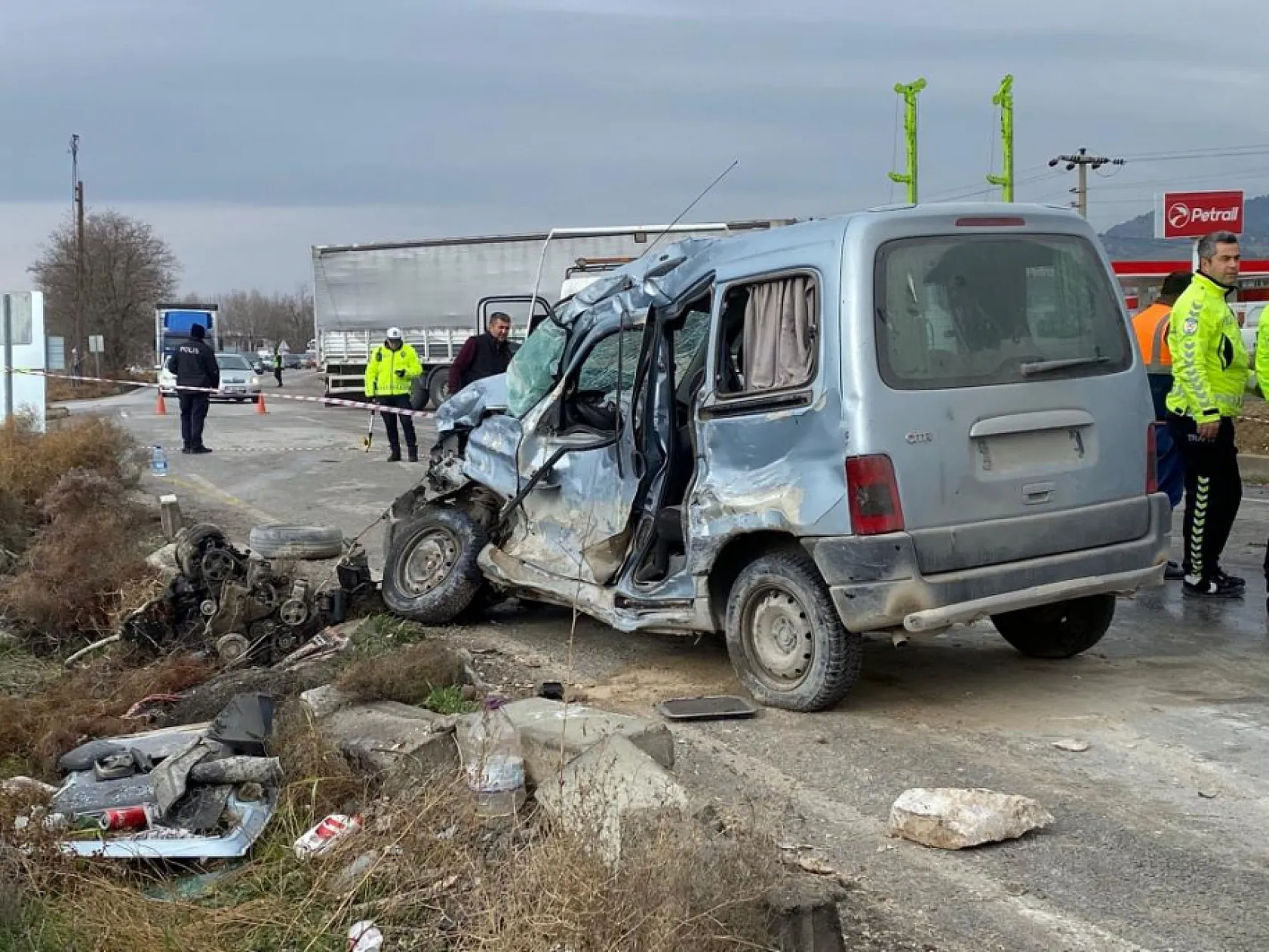 Mermer Yüklü Tırla Çarpışan Otomobilin Sürücüsü Hayatını Kaybetti