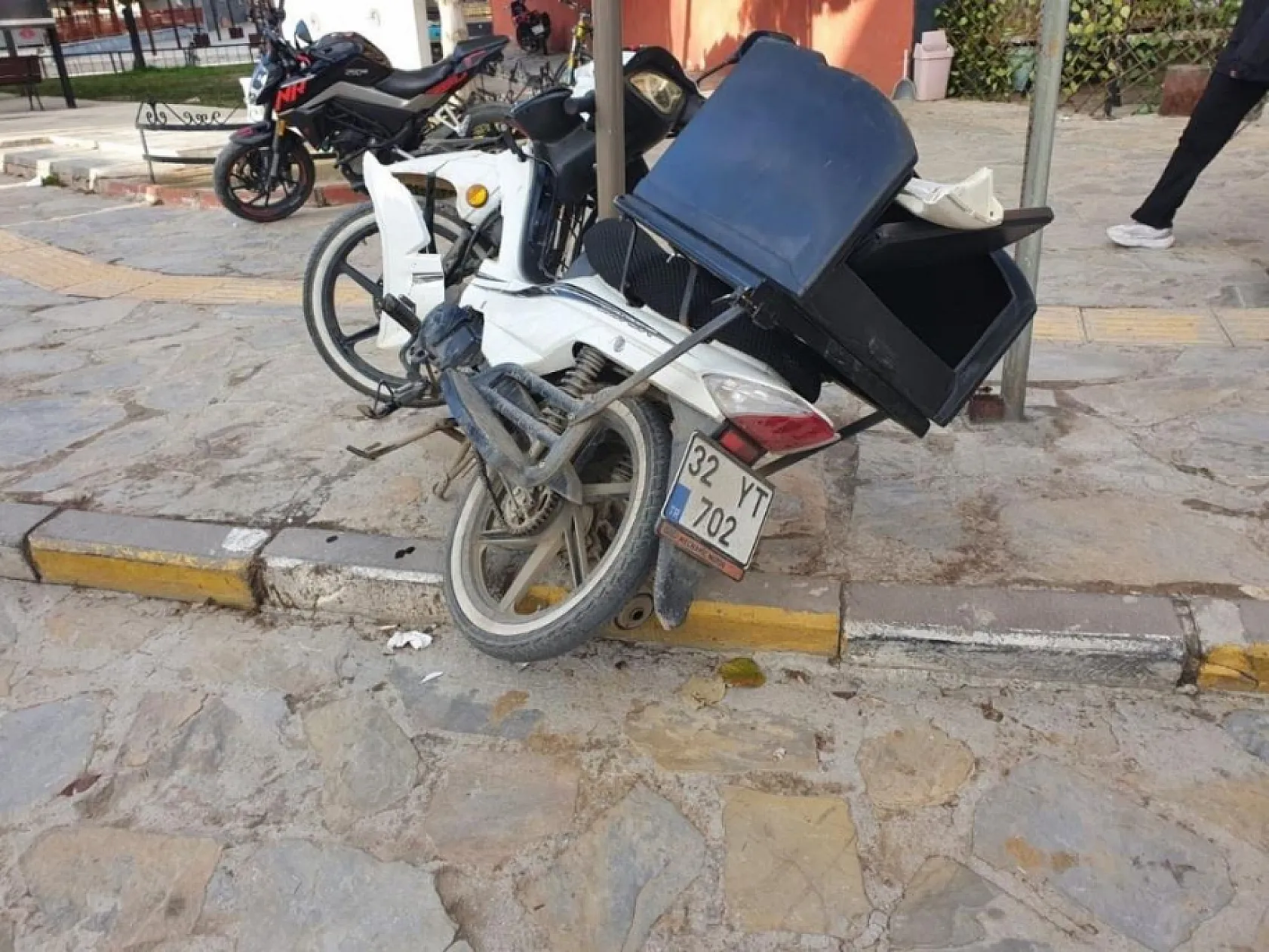 Otomobil ile motosiklet çarpıştı: 1 yaralı