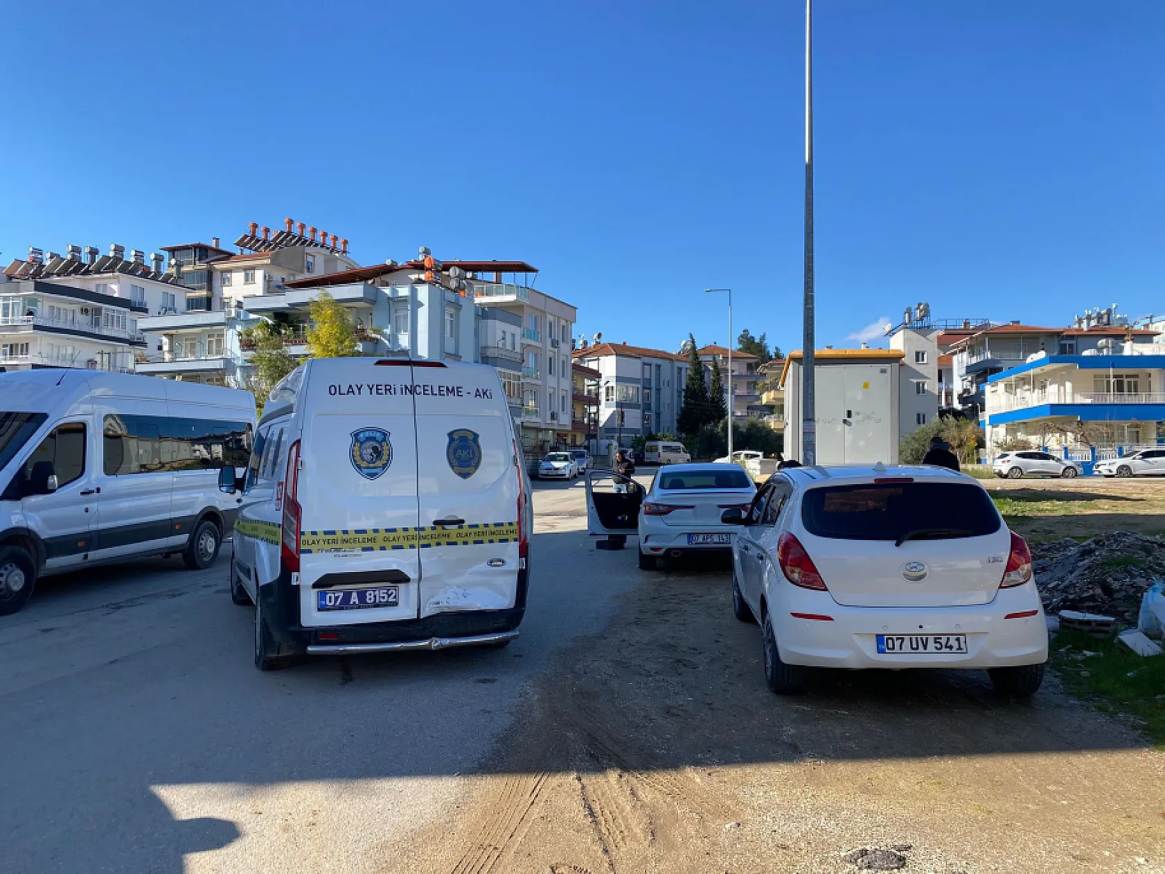 Seyir halindeki otomobile silahlı saldırı: 1 yaralı
