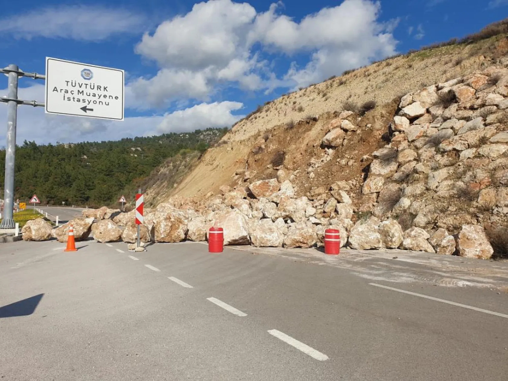 Antalya Kumluca'da Heyelan Tehlikesi