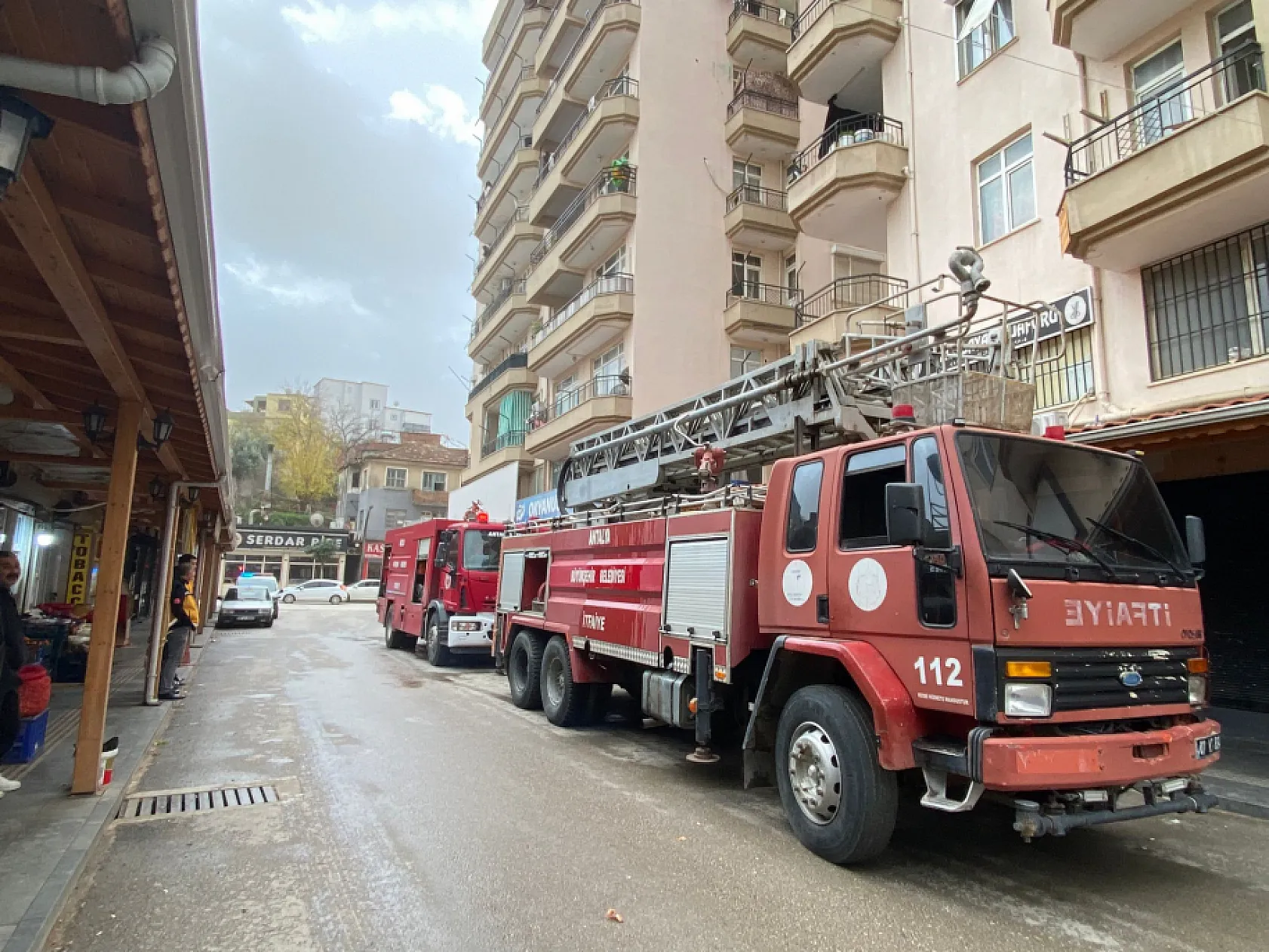 Apartman dairesindeki yangın korkuttu