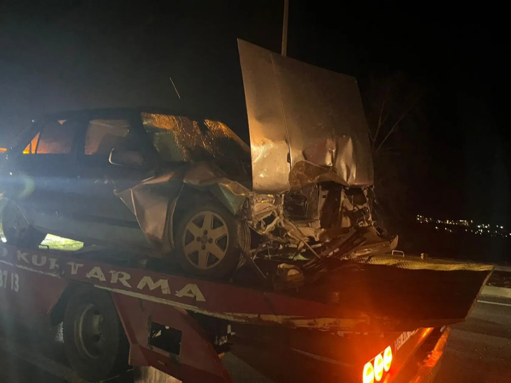 Aydın-İzmir Karayolu'nda Üç Araç Birbirine Girdi: 2 yaralı