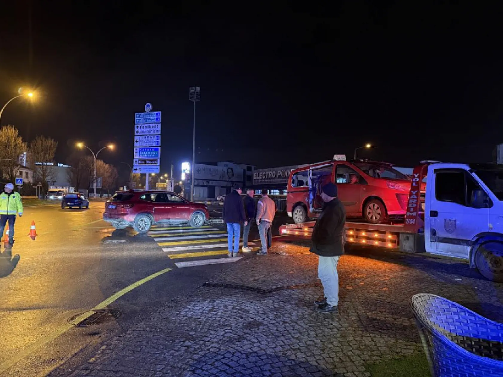 Toplu taşıma aracı ile SUV tarzı araç çarpıştı: 5 yaralı