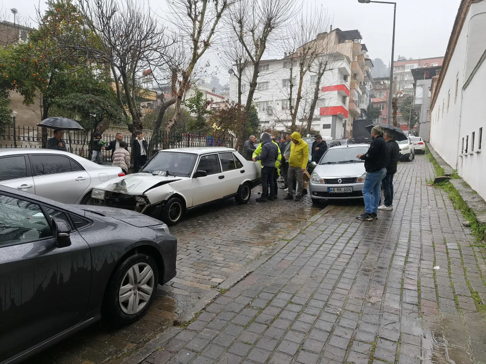 İlginç kaza, şoförün biri kaçtı, diğeri alkollü çıktı