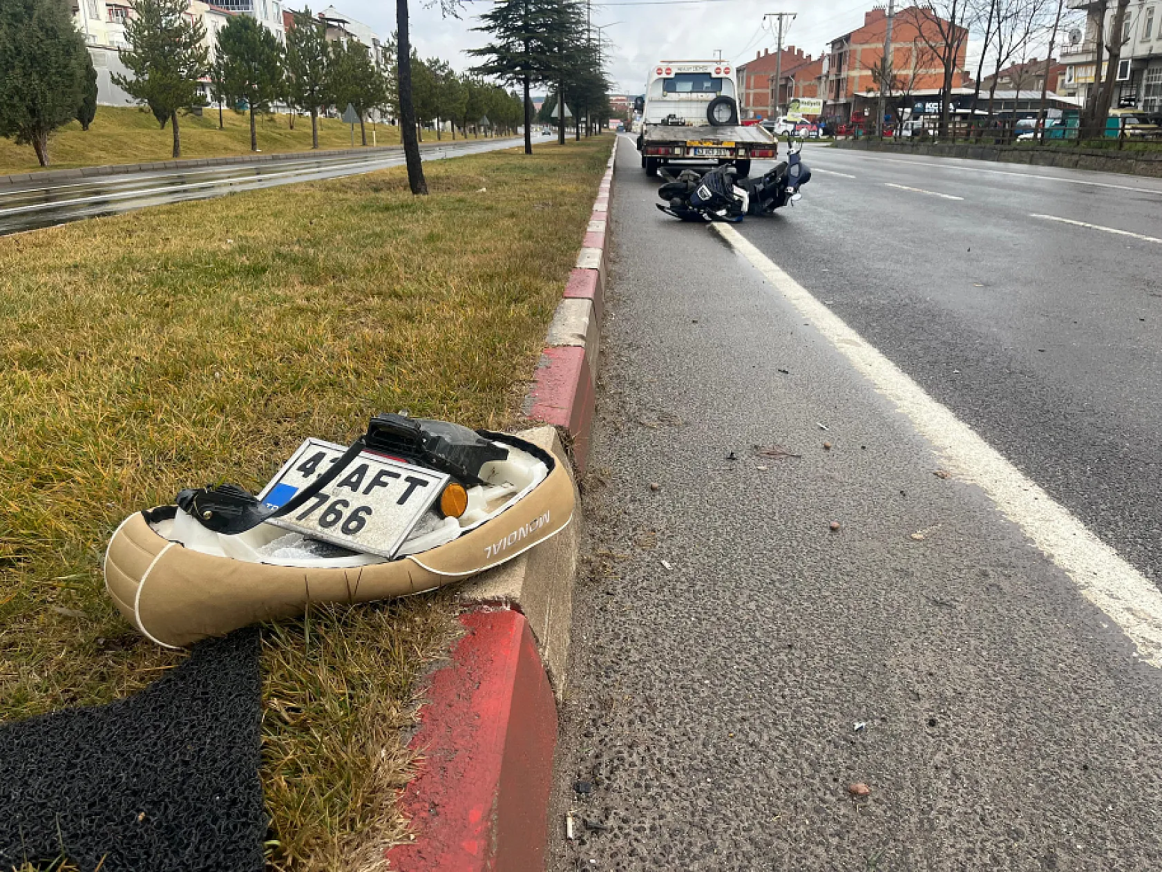 Otomobil ile motosiklet çarpıştı: 2 ağır yaralı