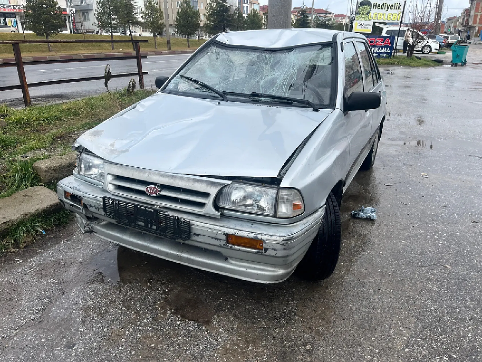 Otomobil ile motosiklet çarpıştı: 2 ağır yaralı