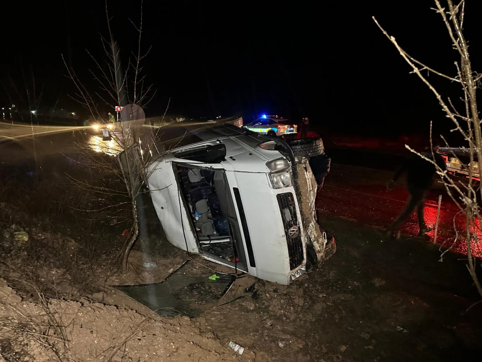 İşçi servisi şarampole devrildi: 17 yaralı
