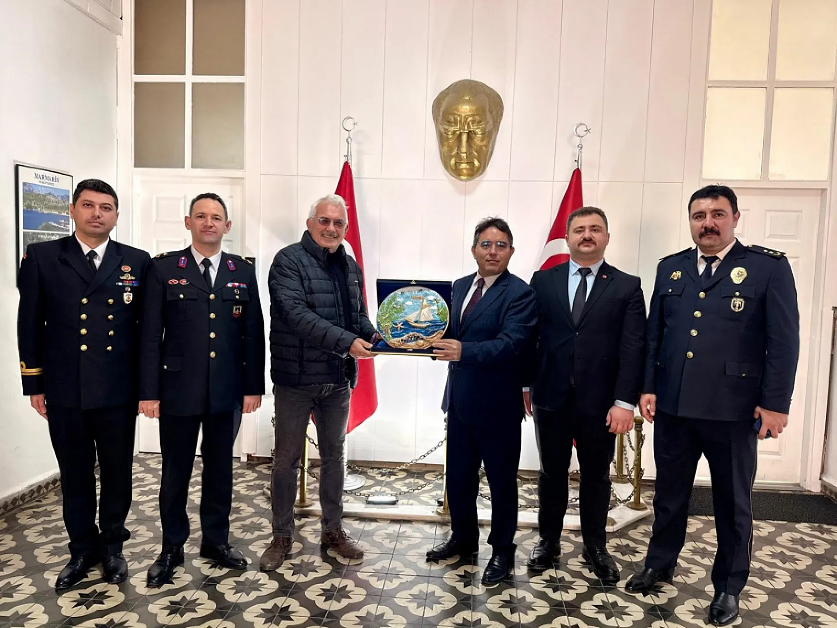 Marmaris'te 44 yıldır doğa için emek veren çevreciye, takdir belgesi